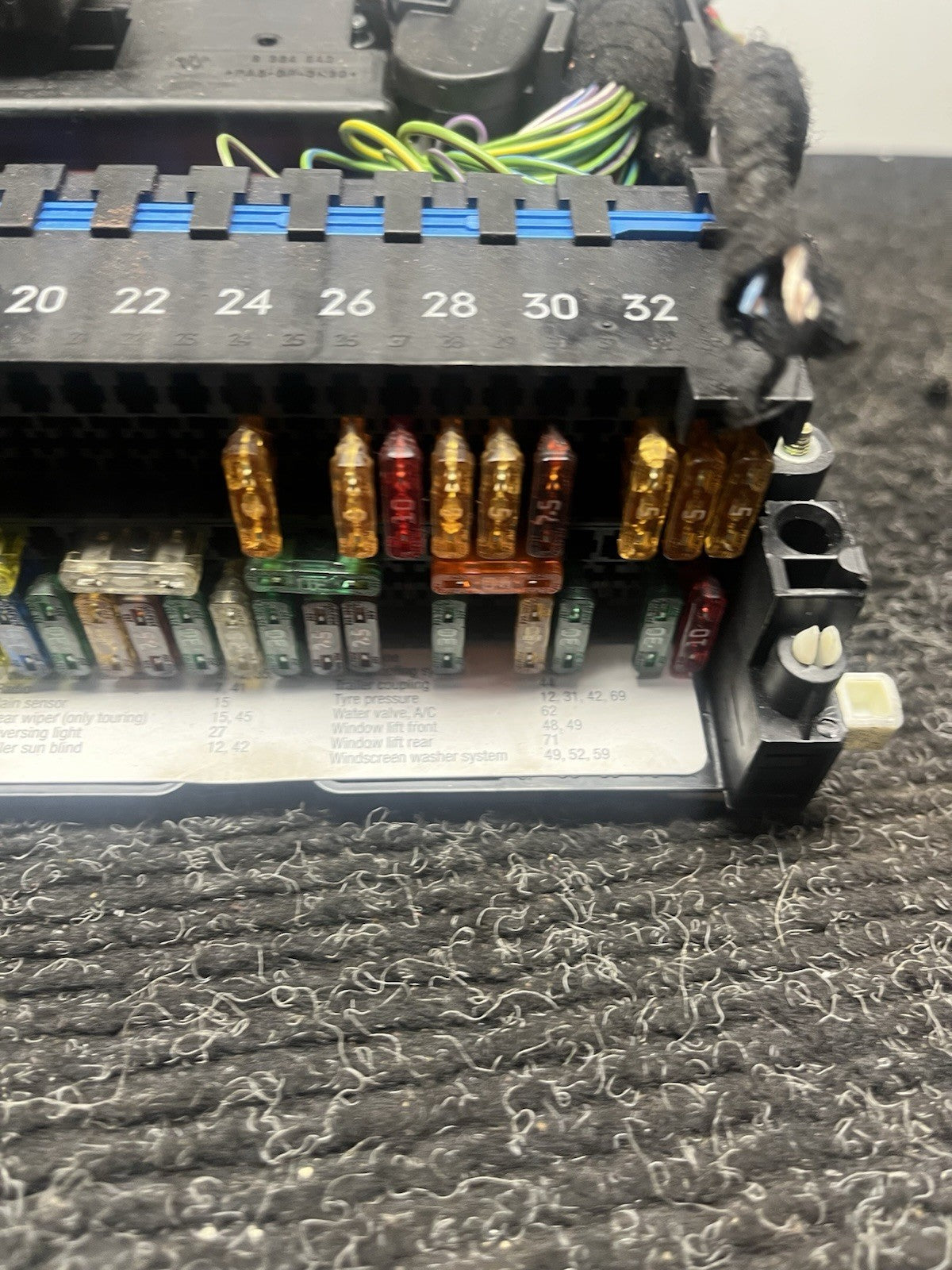 ☑️ 00-05 BMW 3 Series E46 OEM Fuse box block panel with fuses & relays 8 364 542
