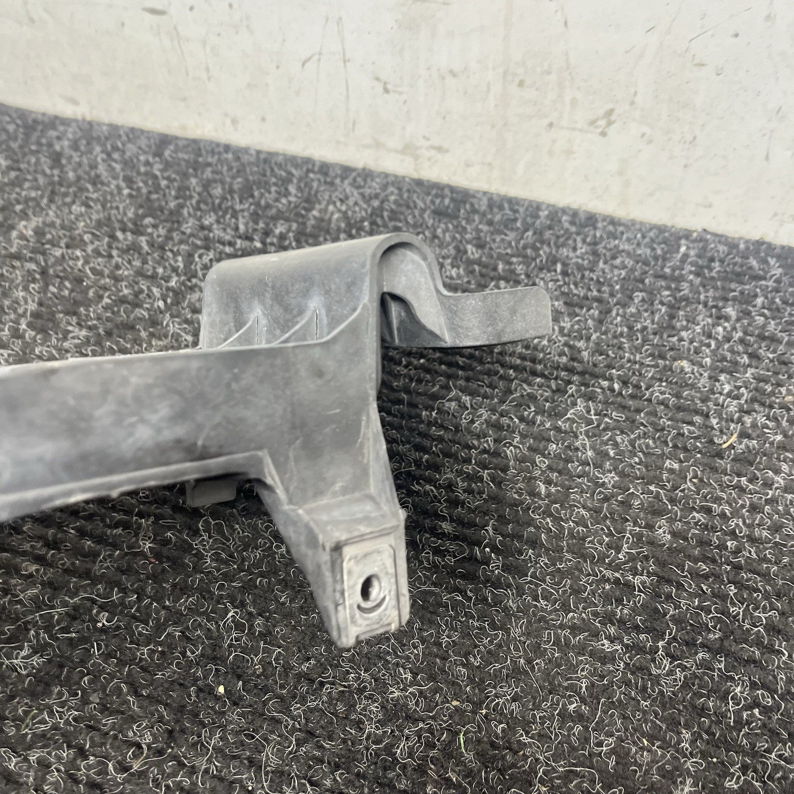 ☑️ 08-13 BMW E82 E88 135 Left Driver Side Headlight Arm Bracket Mount