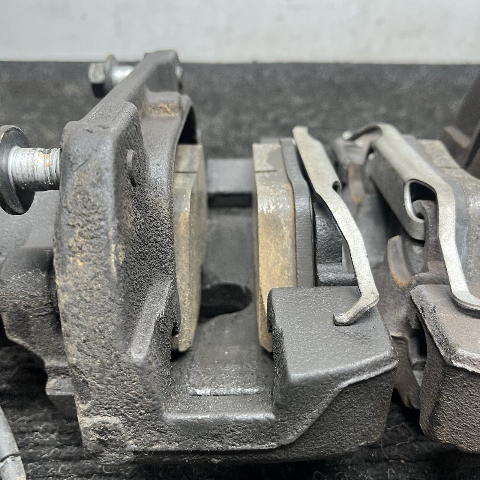 ☑️ 06-08 BMW E85 Z4 N52 3.0si RWD SET OF 2 FRONT LEFT & RIGHT BRAKE CALIPER OEM