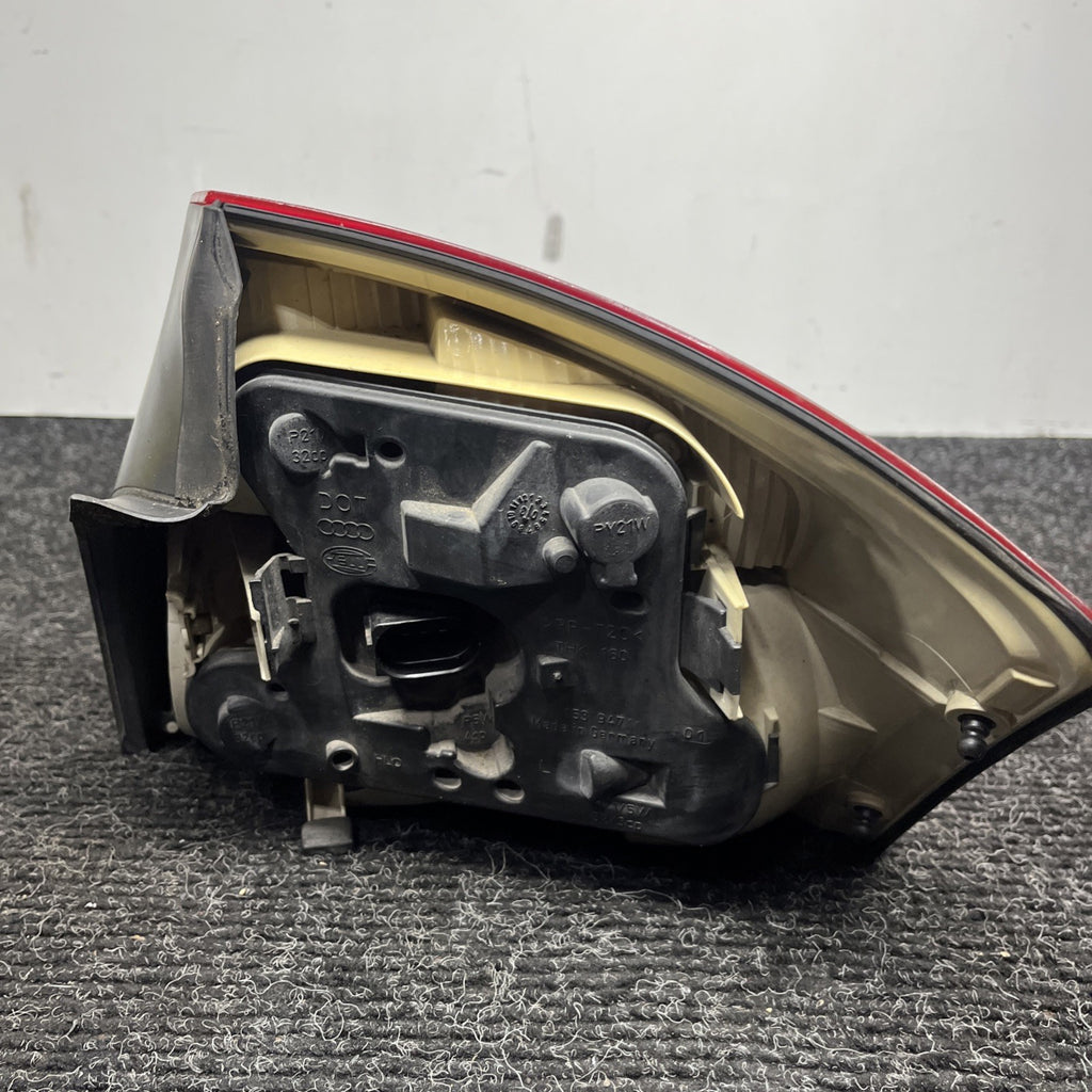 ☑️ 2002-2005 Audi A4 S4 Sedan 4 Door Left Driver Side LH Tail Light OEM