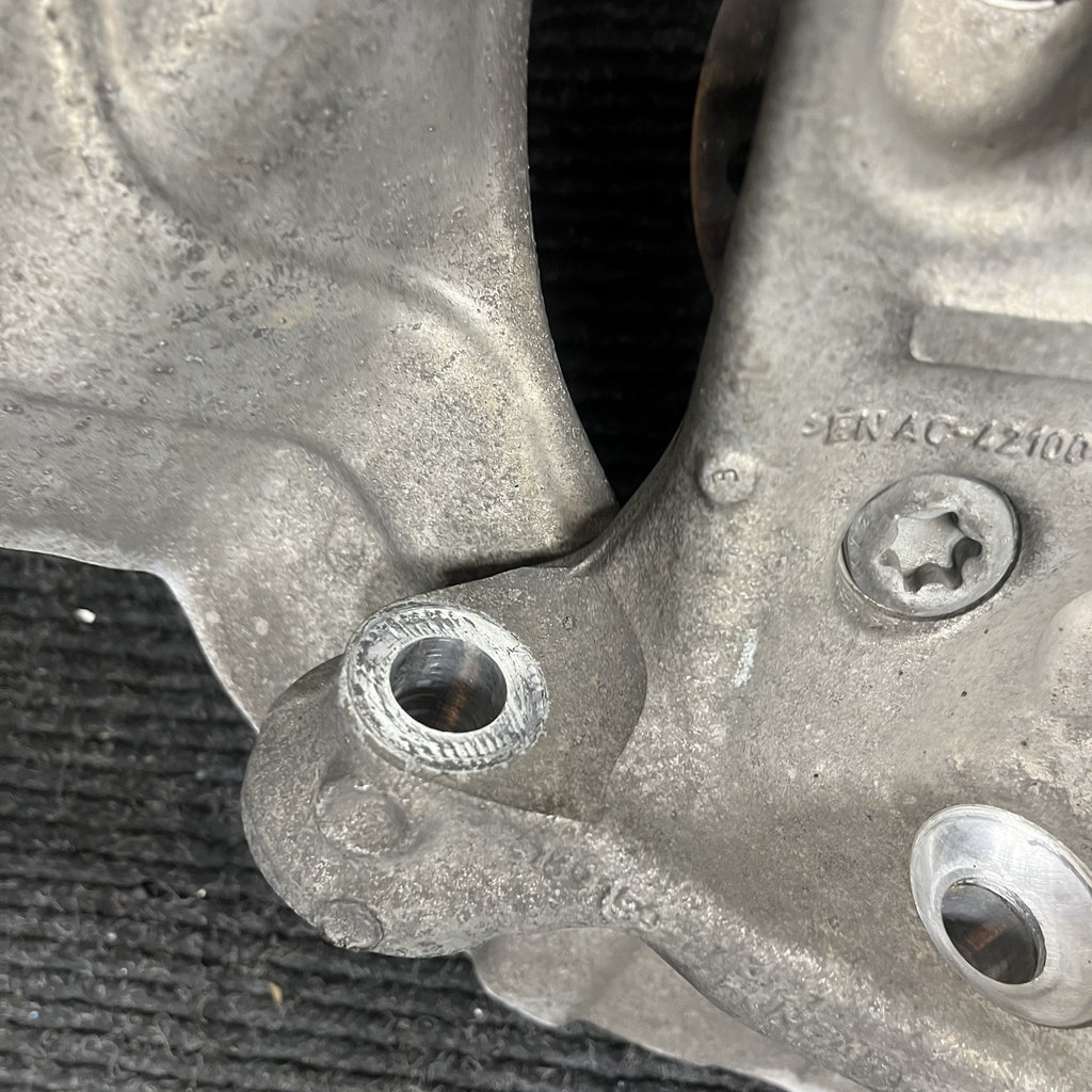 ☑️ 14-17 BMW F22 F23 M235i Front Right Passenger Spindle Knuckle Hub RWD OEM