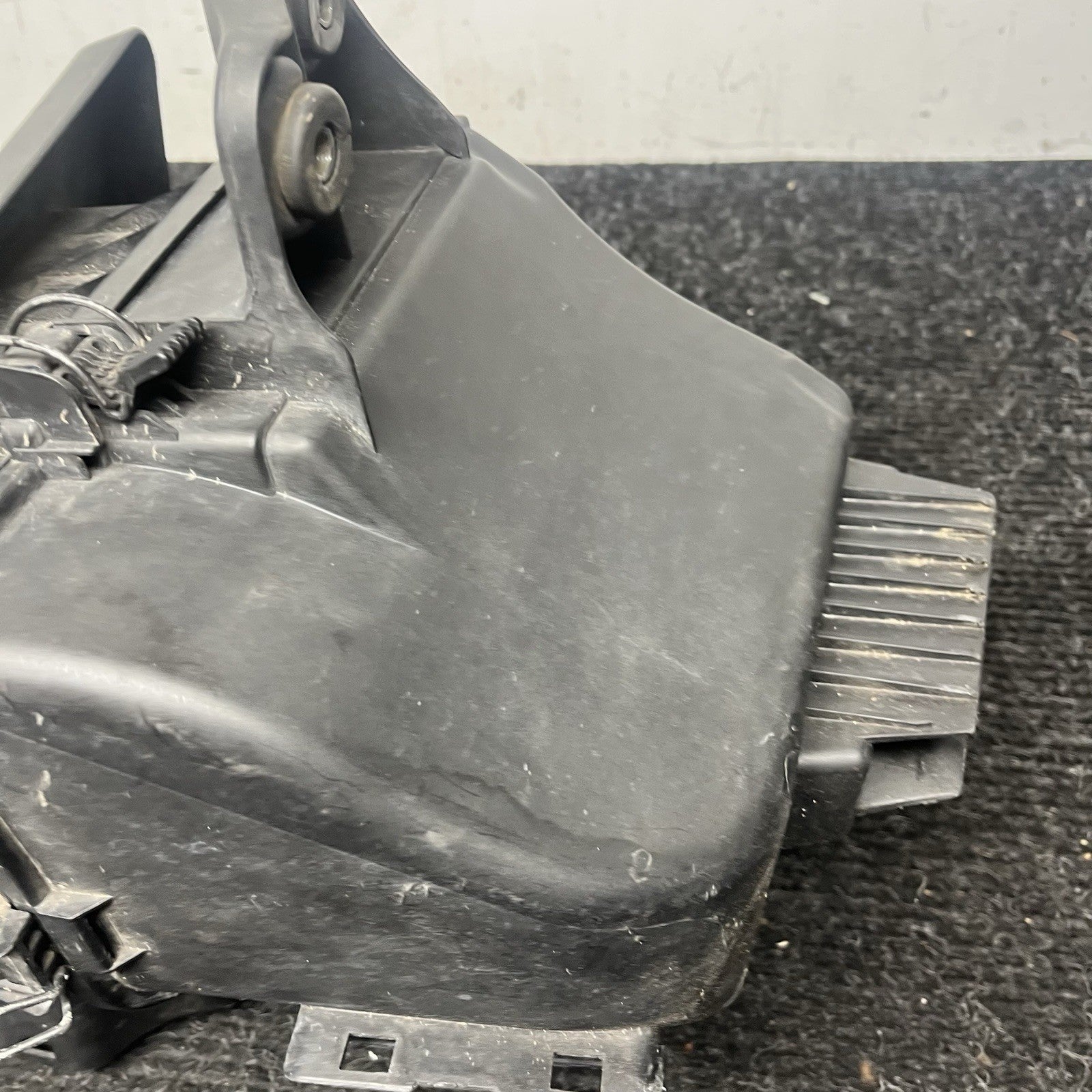 ☑️ 00-06 BMW E83 E46 330 X3 M54 Engine Air Intake Cleaner Box Assembly OEM