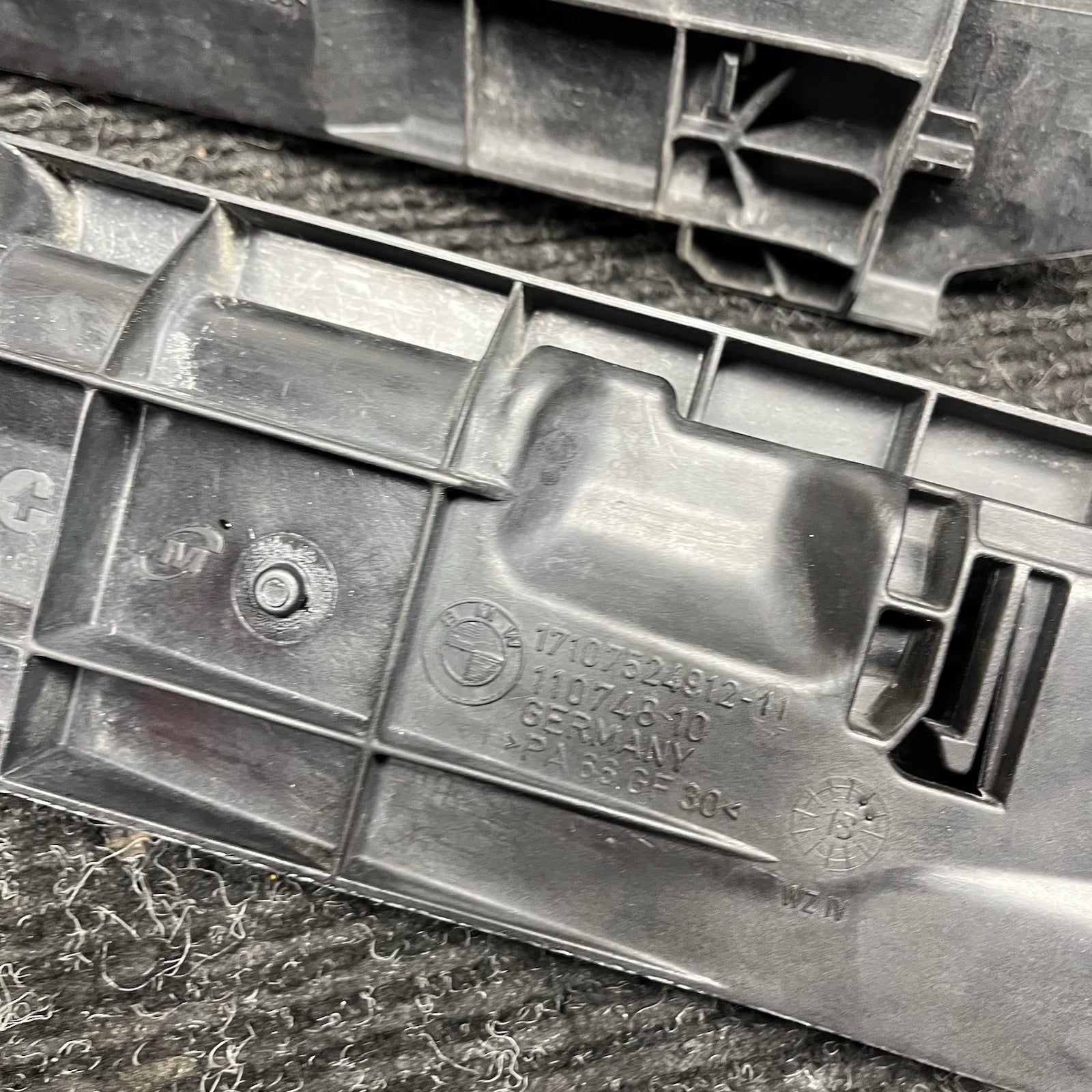☑️07-13 OEM BMW E82 E88 E90 E92 E93 335 Front Radiator Bracket Pair Left Right