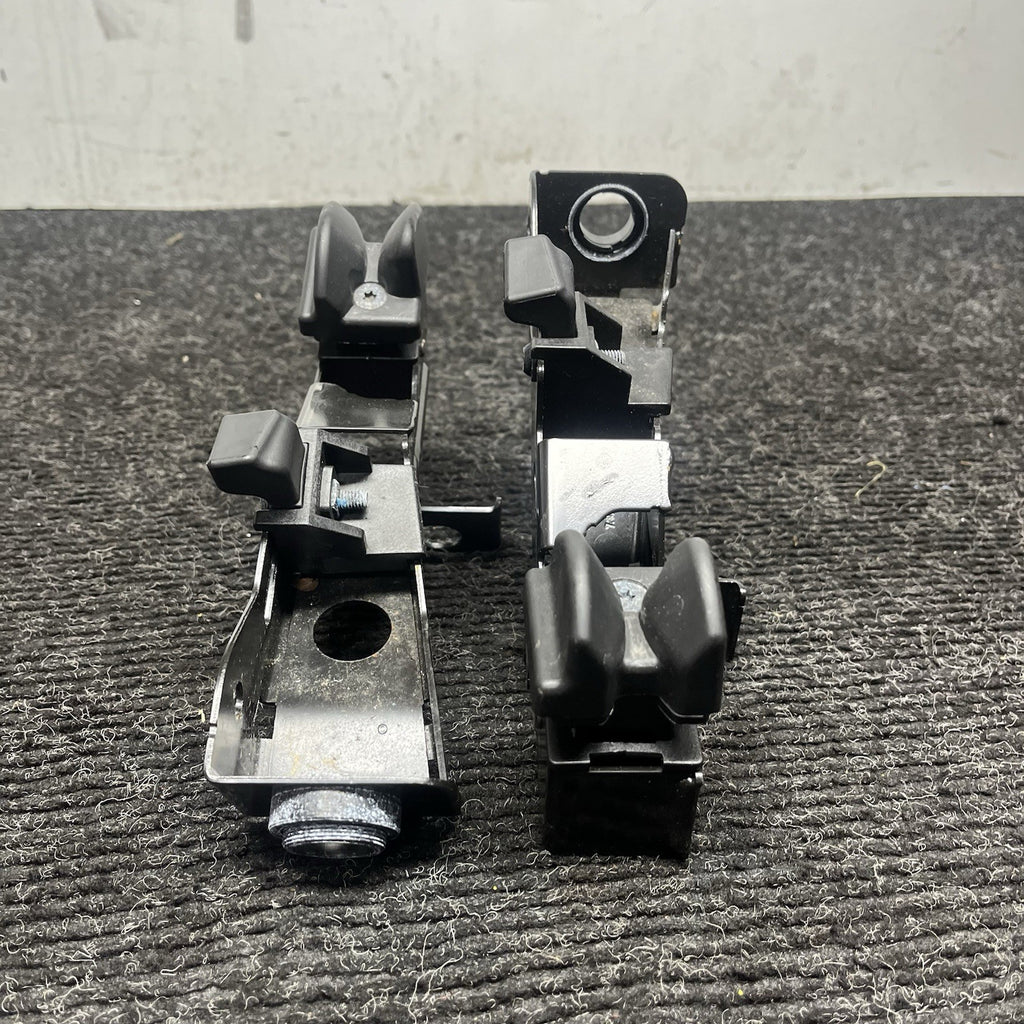 ☑️ 07-13 BMW E93 328i 335i M3 Right Side Convertible Hardtop Bracket Latch OEM