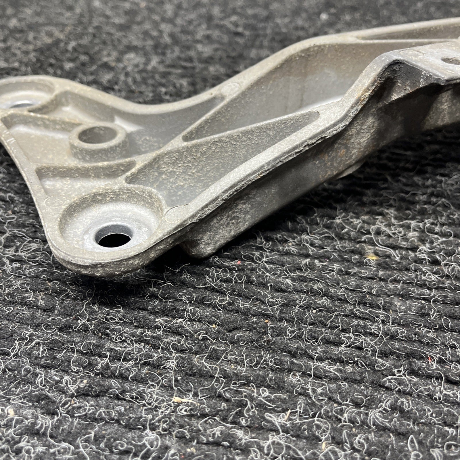 ☑️ BMW E90 E92 1/3 Series Auto Transmission Gearbox Support Mount Bracket OEM