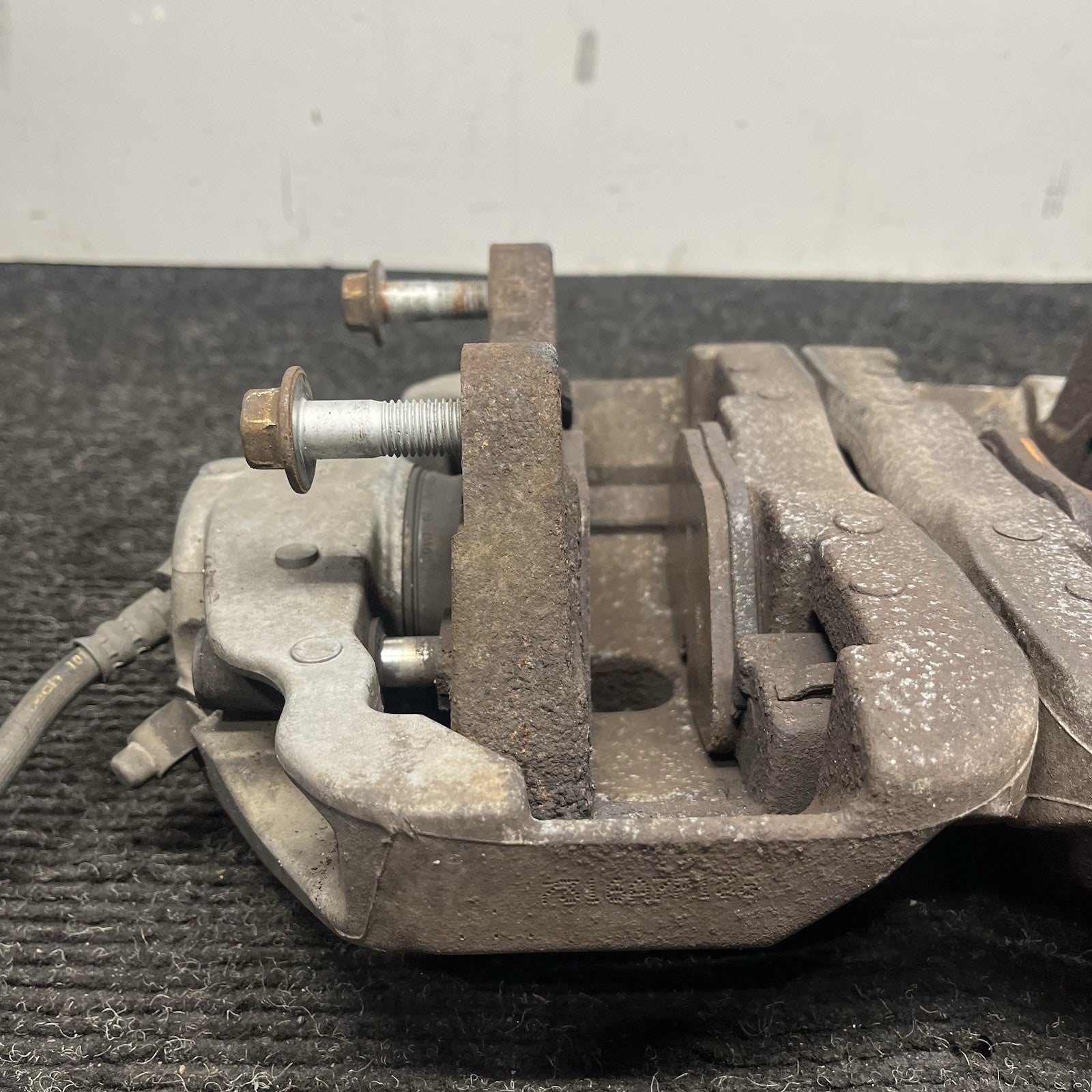 ☑️ 06-11 E90 E91 E92 E93 E84 335 Z4 BMW 335i Front Brake Caliper Set OEM