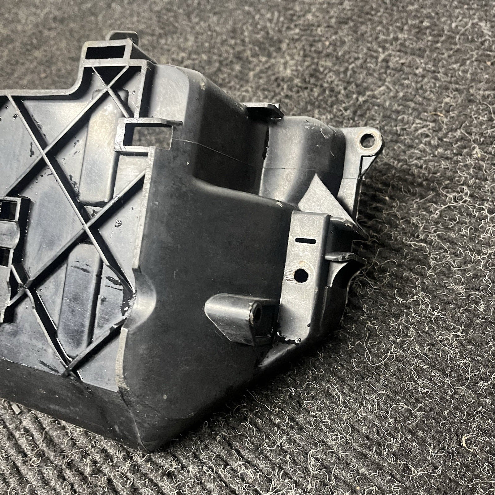 ☑️ 11-13 BMW E70 X5 Radiator Support Bottom Intercooler Bracket Unit 7795909 OEM