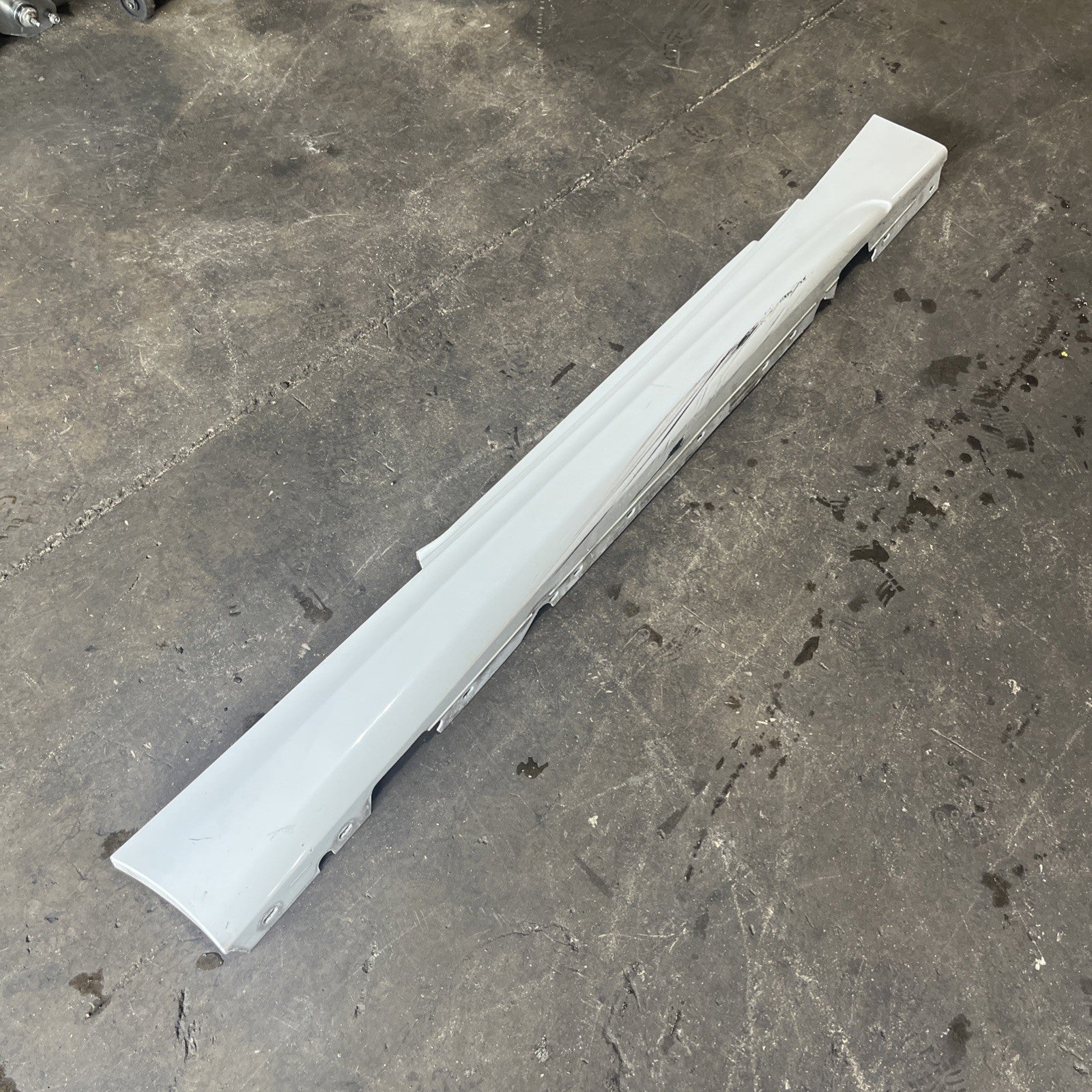 ☑️08-13 OEM BMW E88 E82 135 MSport Right Passenger Side Skirt Rocker Panel White