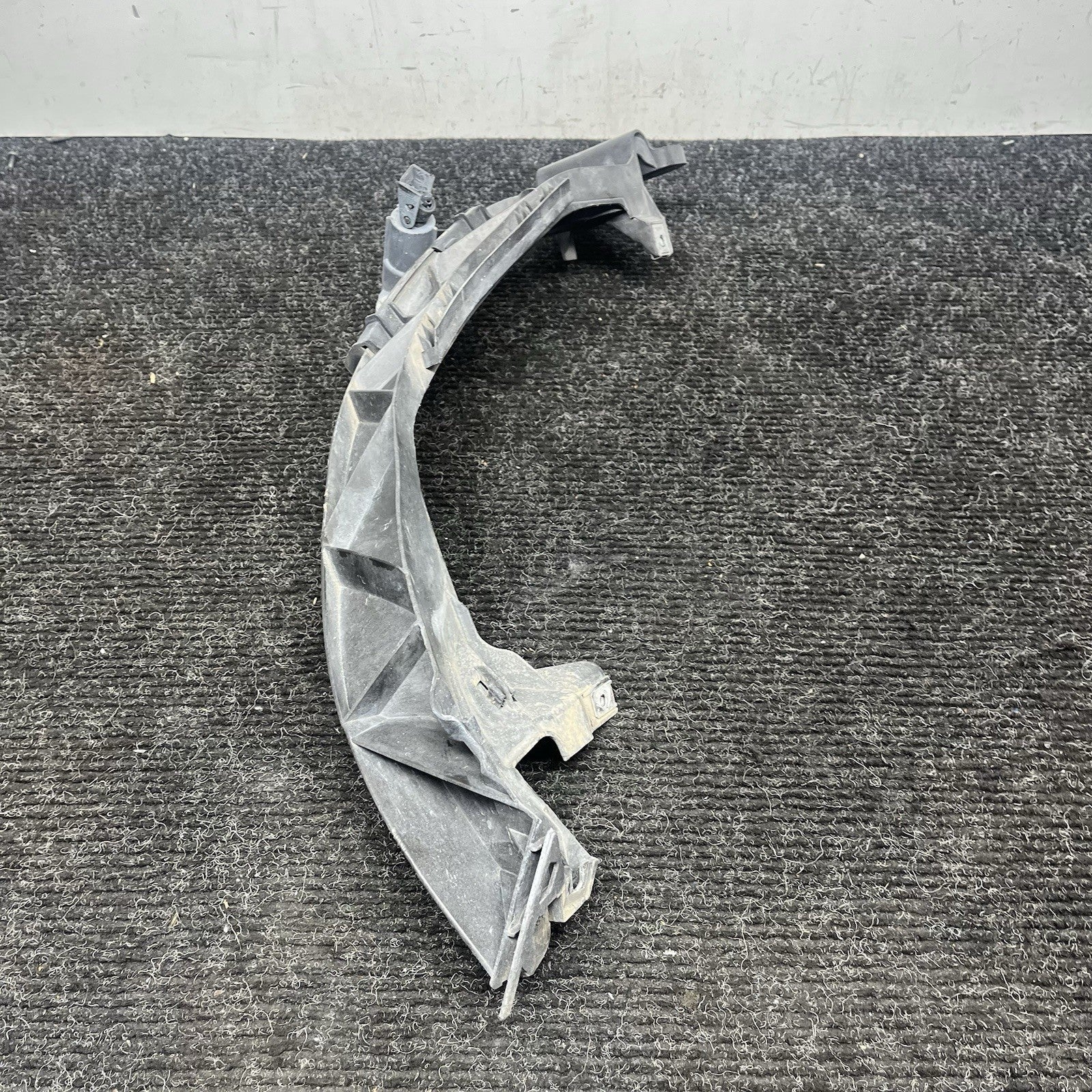 ☑️ 08-13 BMW E82 E88 135 Left Driver Side Headlight Arm Bracket Mount