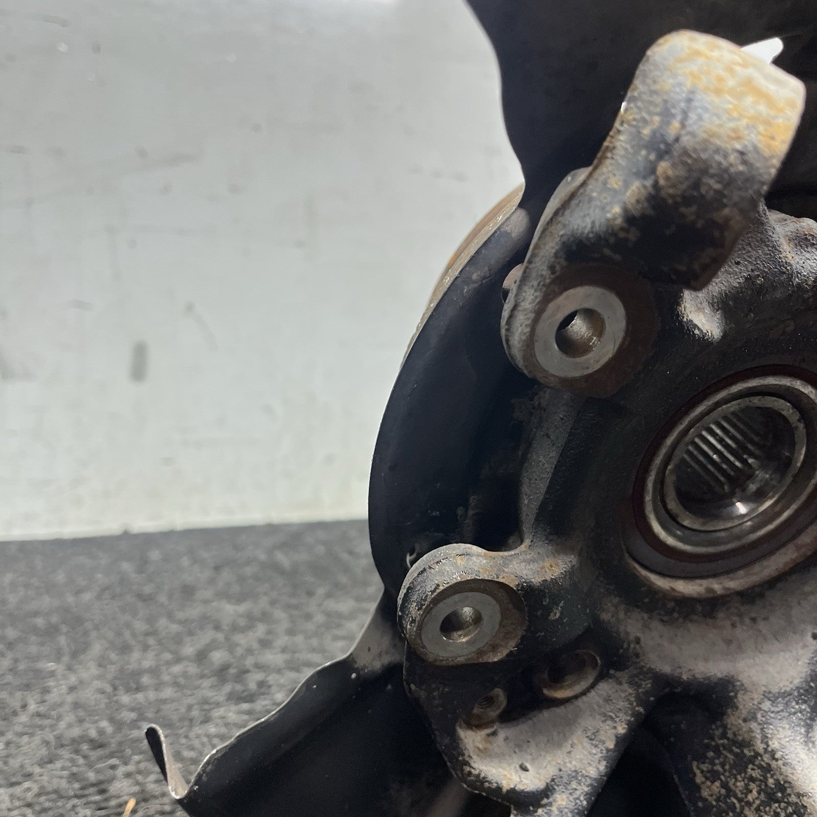 ☑️ 07-13 BMW E82 E88 E90 E92 E93 Rear Passenger Hub Spindle Bearing Knuckle OEM