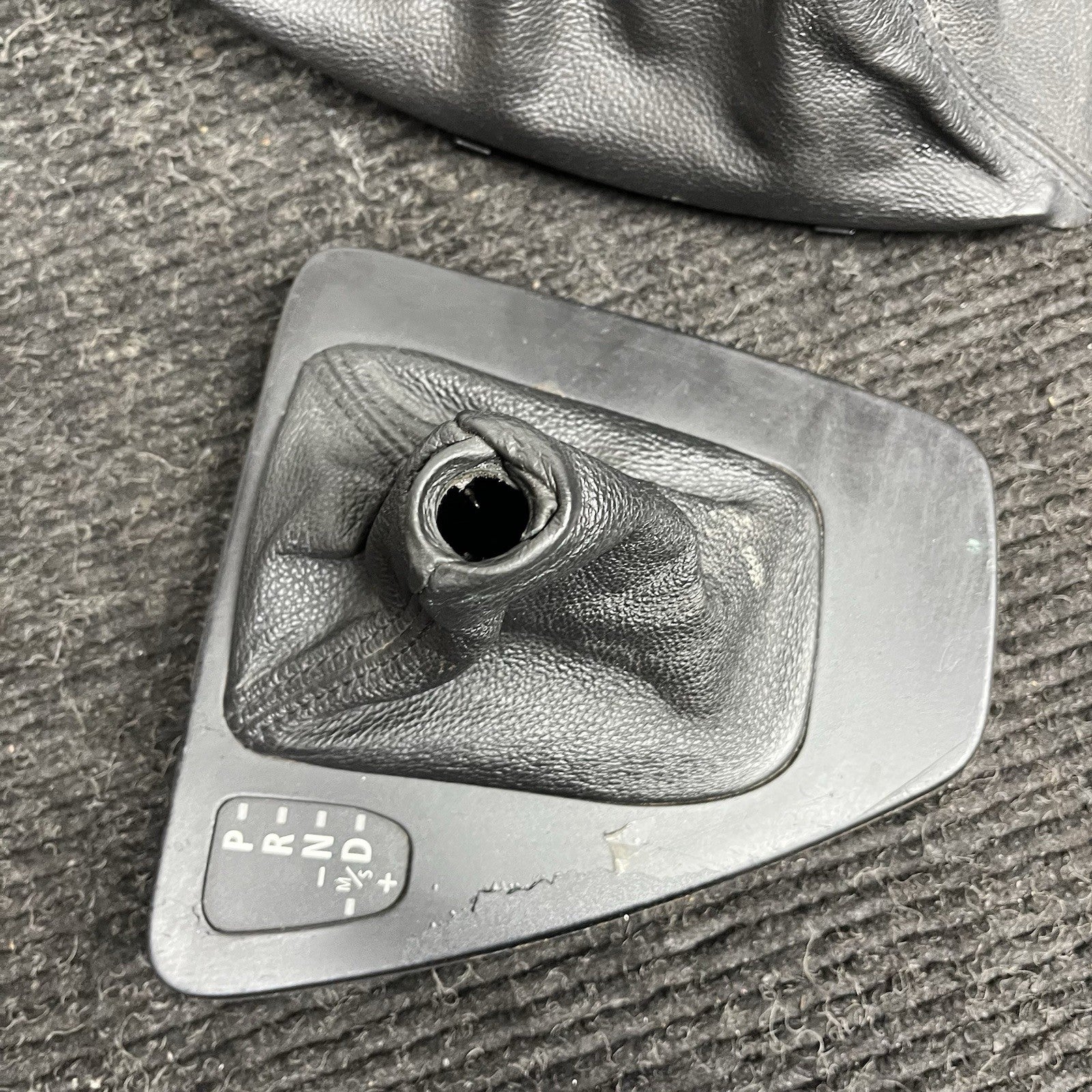 ☑️ 07-13 BMW E90 E92 328I 335I AUTOMATIC TRANSMISSION SHIFTER SELECTOR TRIM BOOT