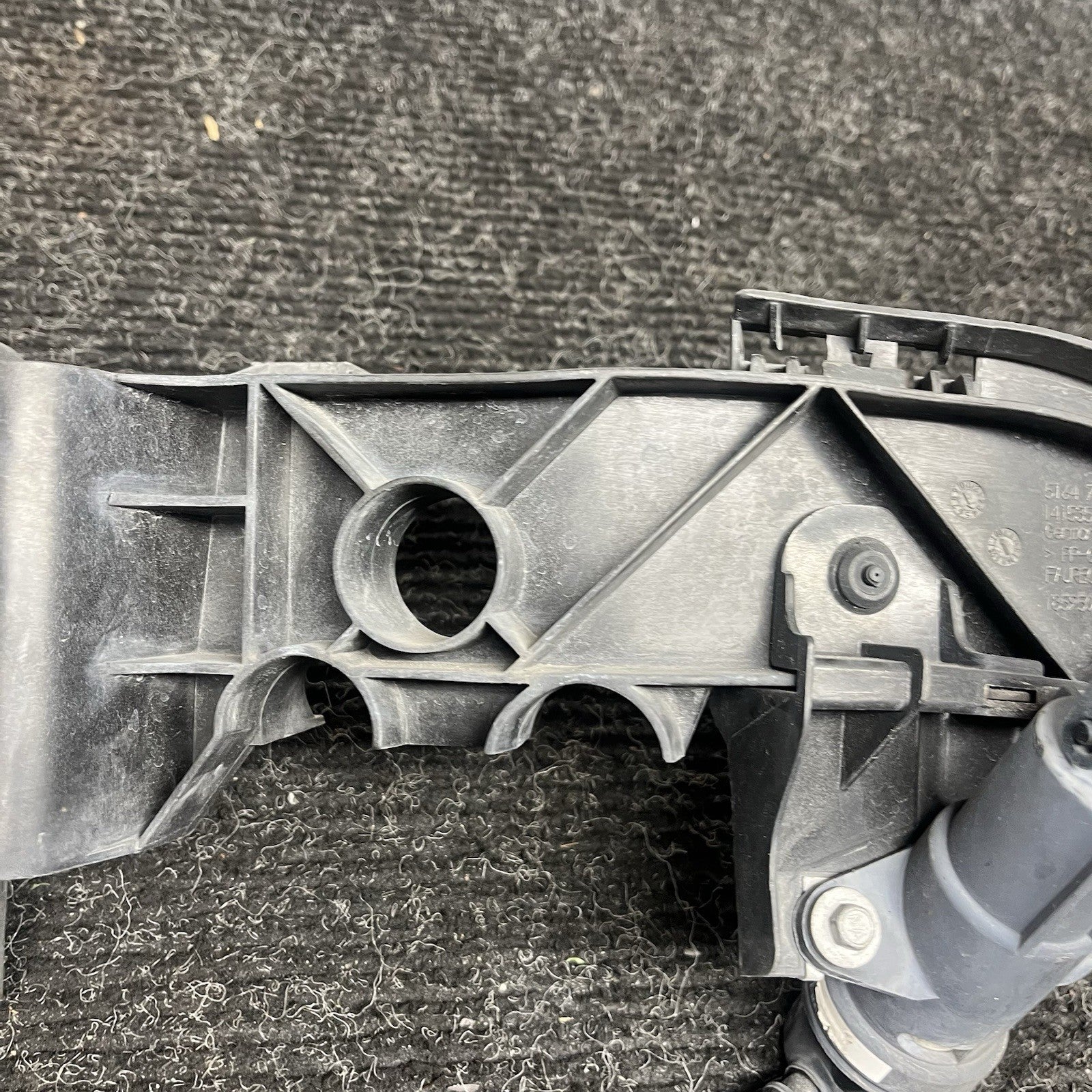 ☑️ 08-13 BMW E82 E88 135 Left Driver Side Headlight Arm Bracket Mount