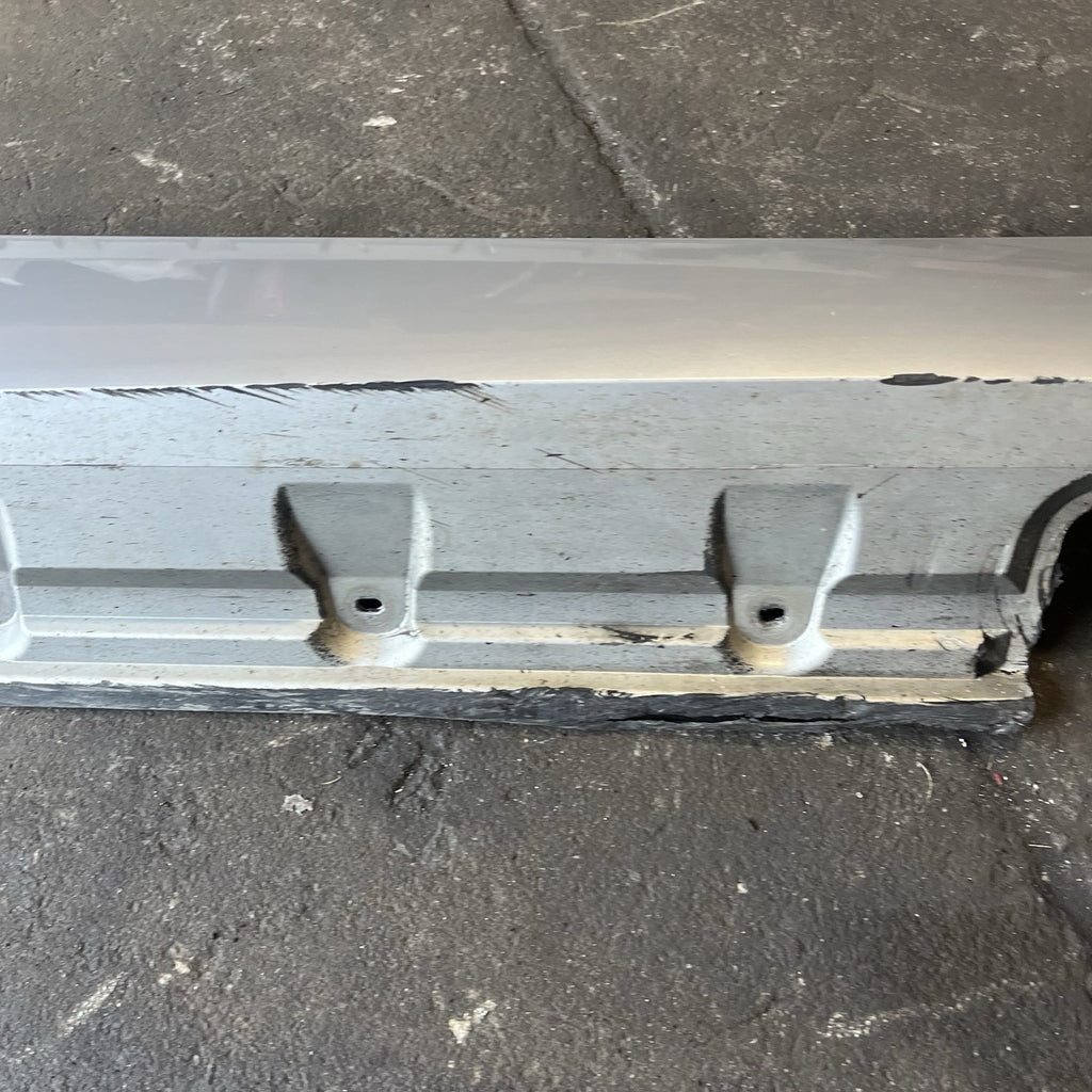 ☑️ 03-08 BMW E85 Z4 RIGHT SIDE SKIRT ROCKER PANEL MOLDING TITAN SILVER OEM