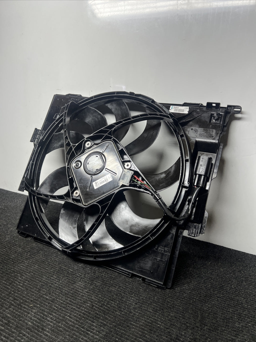 ☑️ 2013-2016 BMW 328i F30 Radiator Electric Fan Motor Blade Shroud