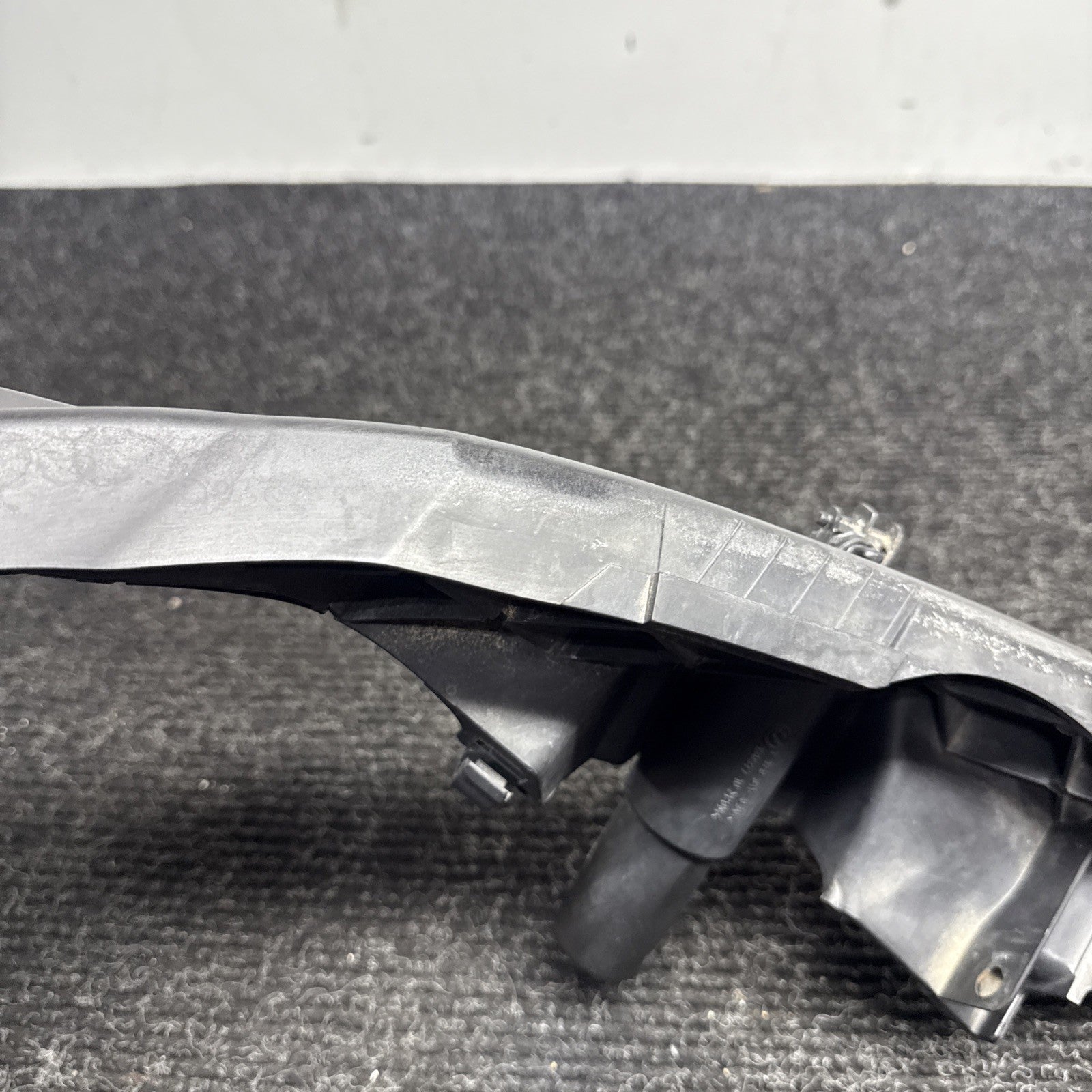 ☑️ 09-11 BMW E90 E91 LCI Front Left Driver Headlight Arm Bracket Mount Plastic