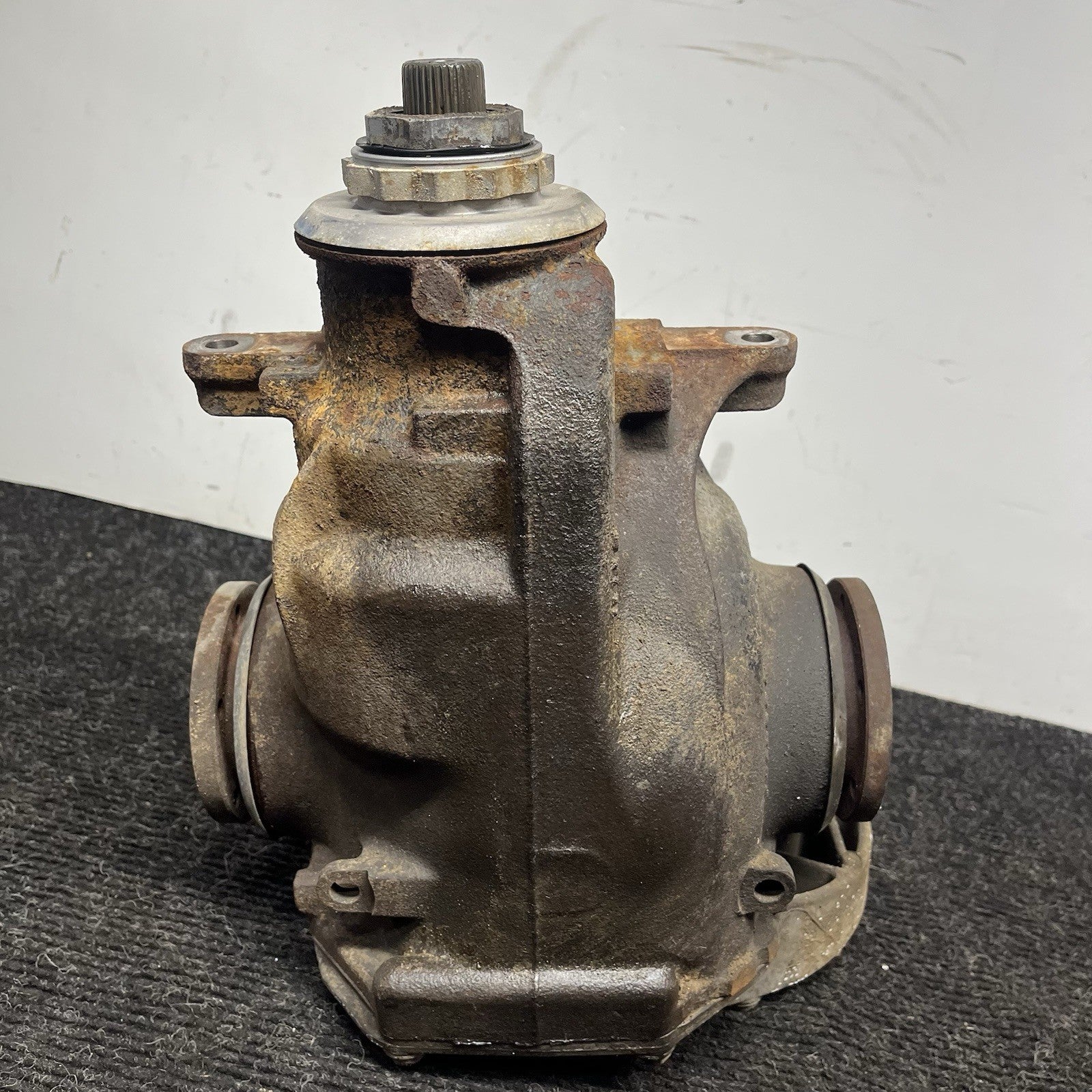 ☑️09-11 BMW E90 335d 3.0L M57Y Rear Axle Diff Differential Unit 2.81 7571175 OEM