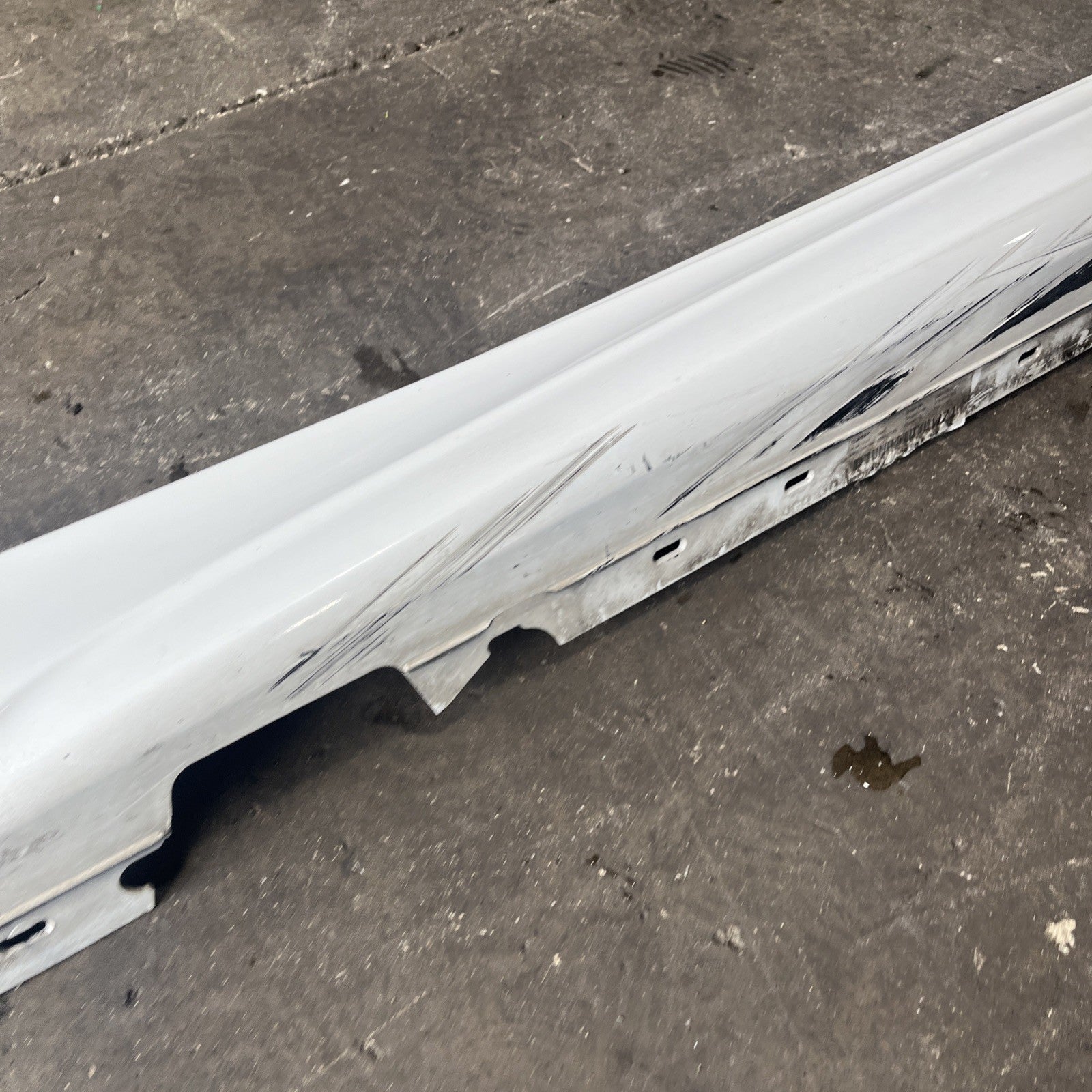 ☑️08-13 OEM BMW E88 E82 135 MSport Left Driver Side Skirt Rocker Panel White