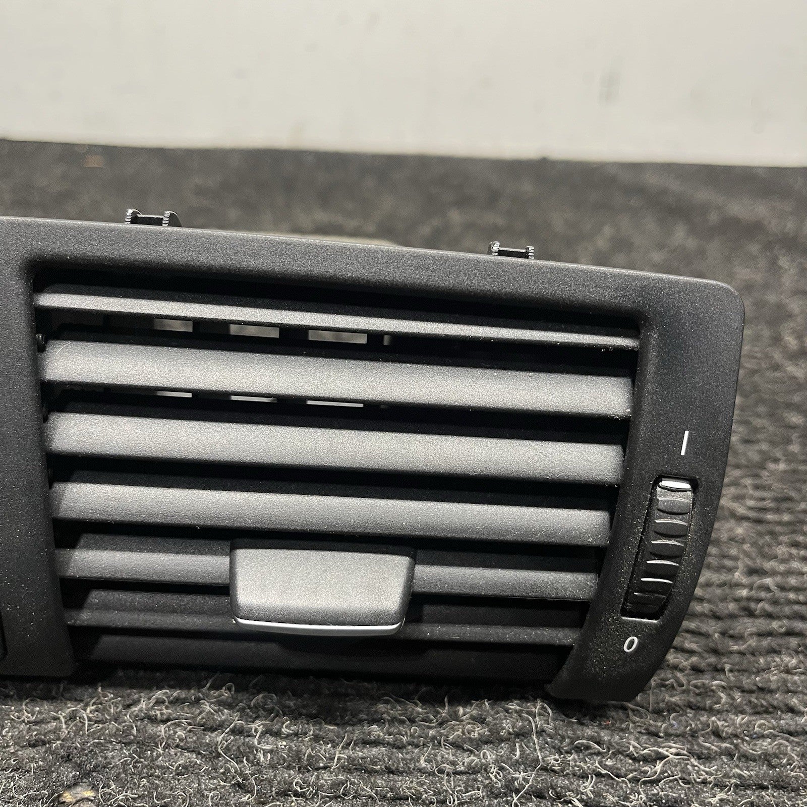 ☑️ 08-13 OEM BMW E82 E88 128 135 Central Dash Dashboard Air Vent Hazard Light