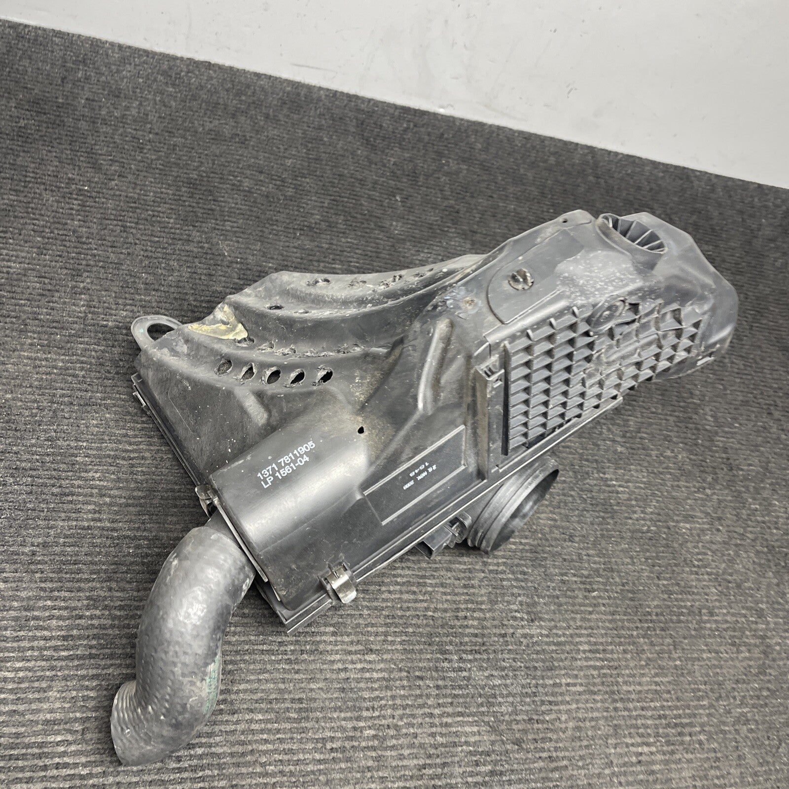 ☑️ 09-11 OEM BMW E90 335d M57 Diesel Engine Air Filter Housing Intake Silencer