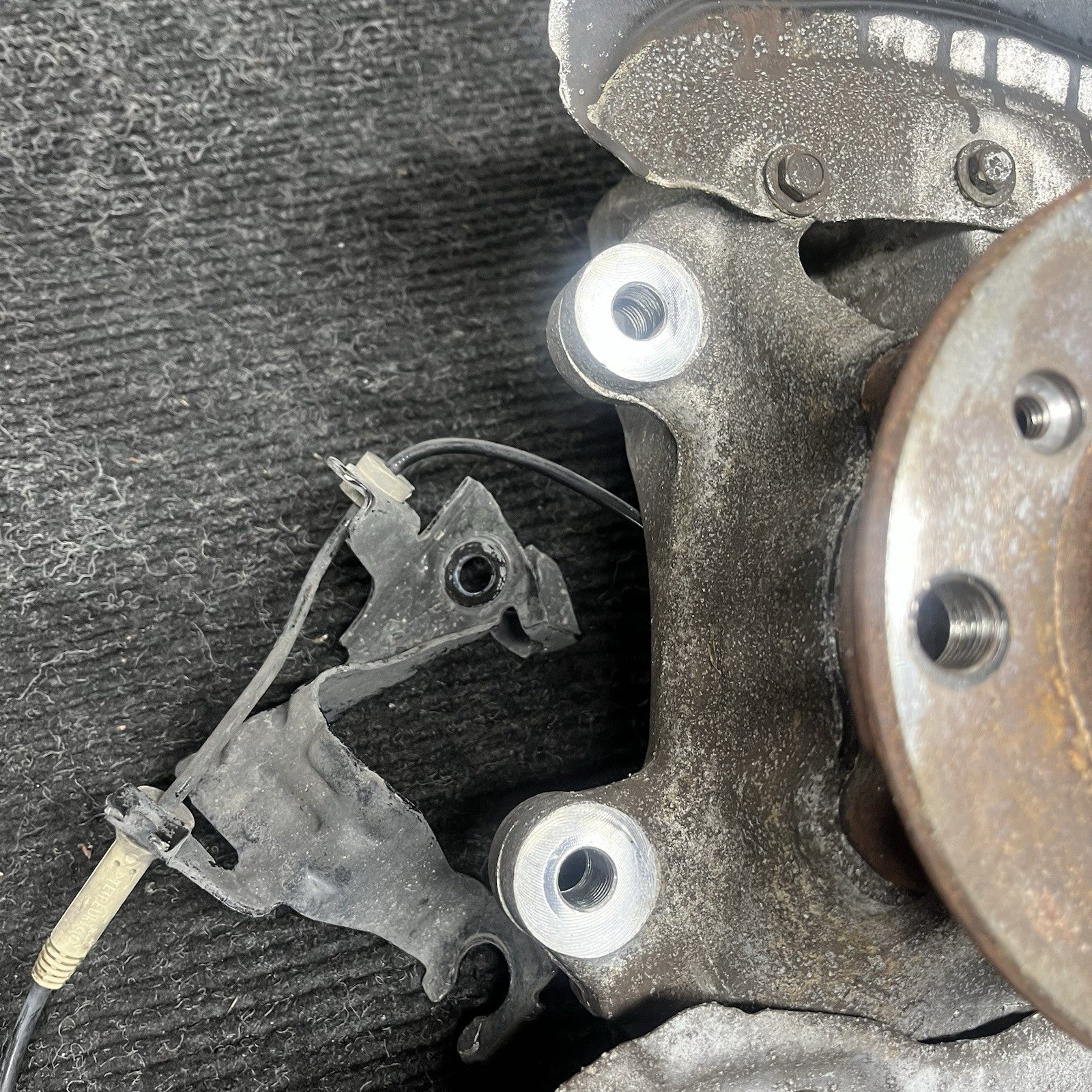 ☑️ 14-17 BMW F22 F23 M235i Front Right Passenger Spindle Knuckle Hub RWD OEM