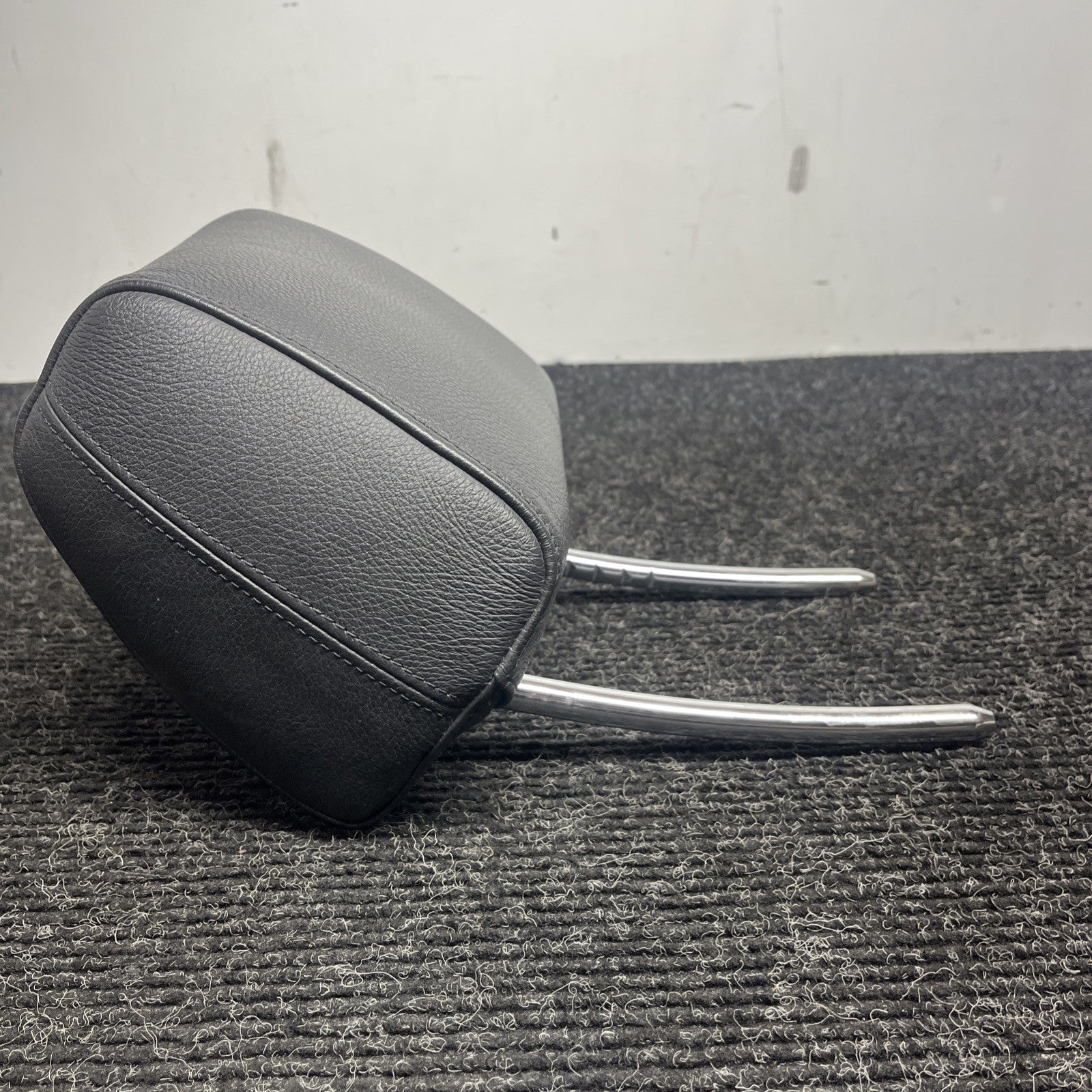☑️ 2007-2013 OEM BMW 328i 335i E90 E91 Front Head Rest Black Leather Set