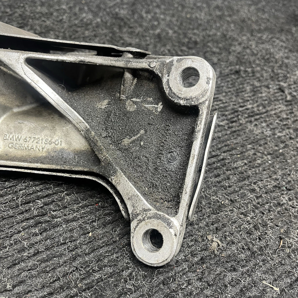 07-11 BMW E82 E88 E90 E92 135I 335I N54 Z4 RIGHT PASSENGER ENGINE MOUNT BRACKET
