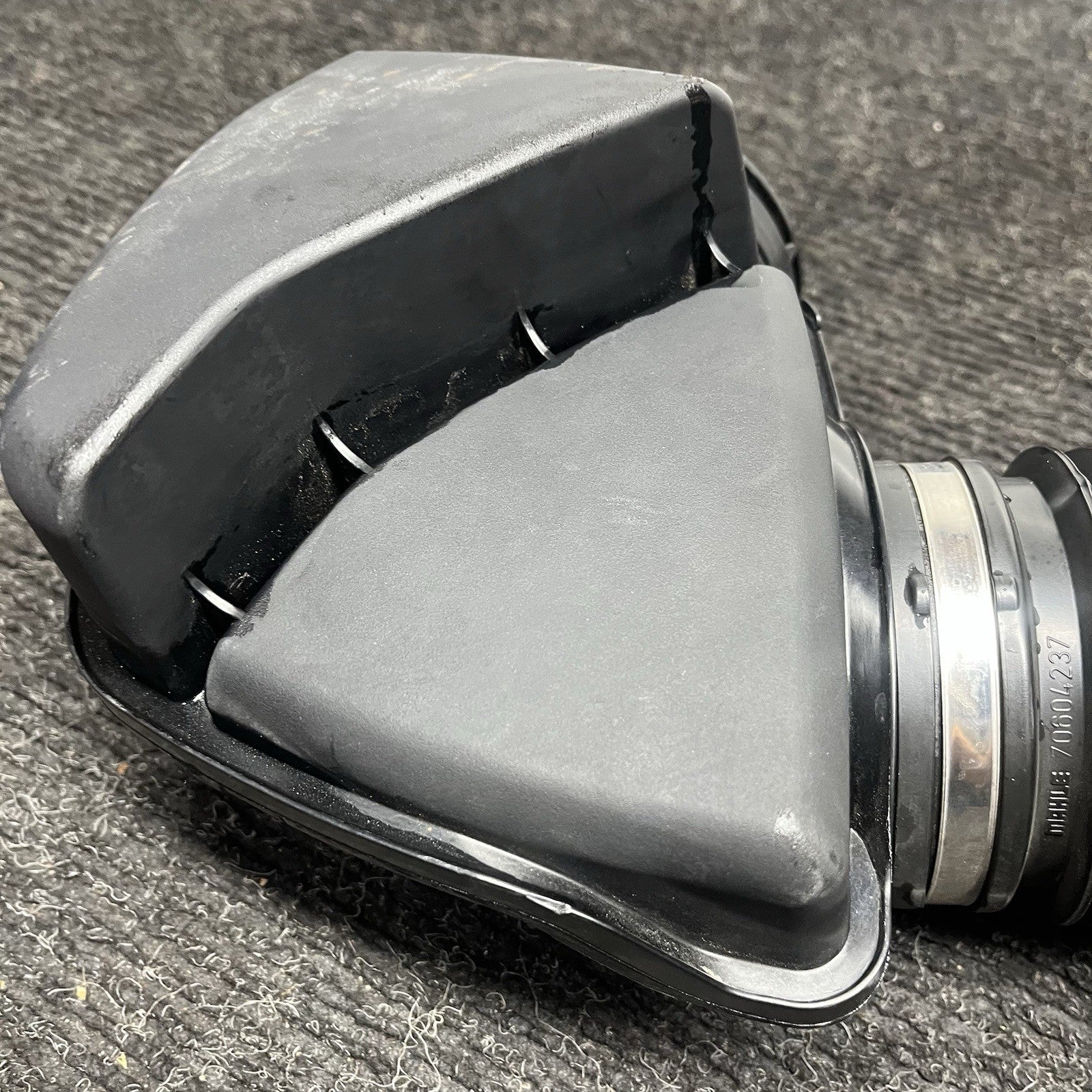 ☑️2016-2018 BMW F30 330I B48 2.0L FRONT ENGINE AIR INTAKE RESONATOR OEM 70604496