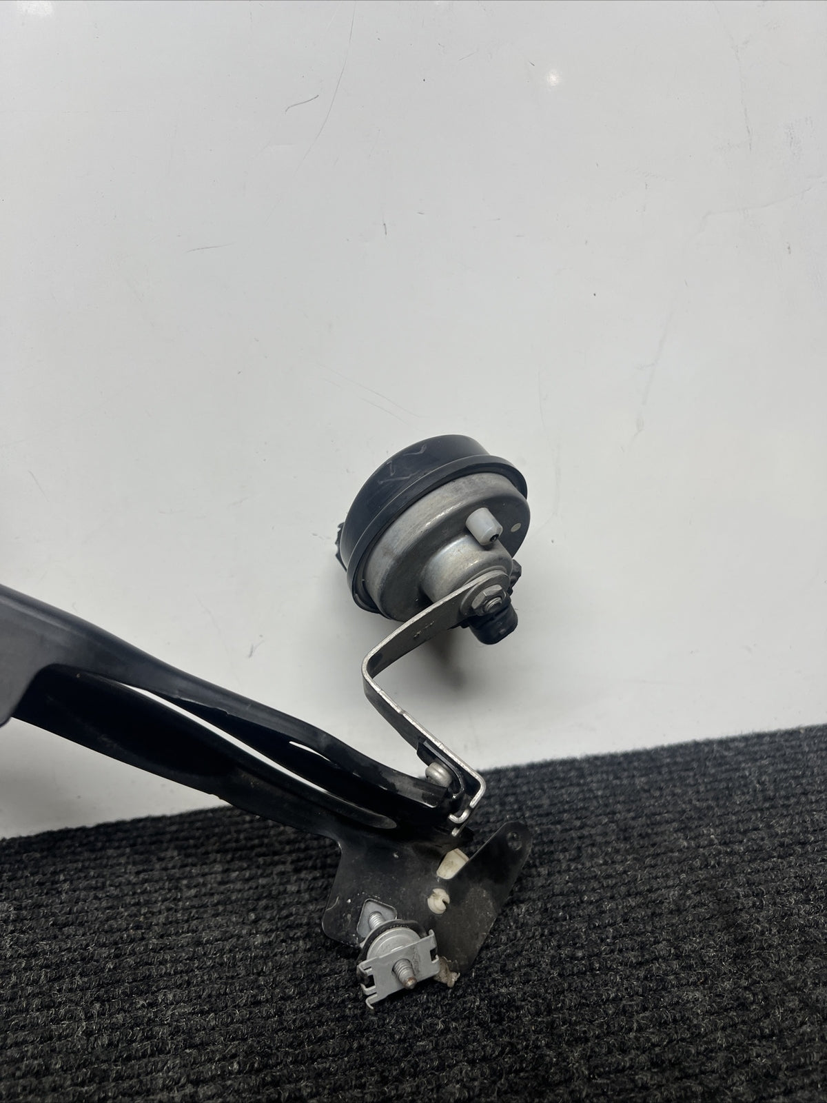 🌟2011-2016 BMW 328XI F30  FRONT LEFT RADIATOR MOUNT BRACKET SUPPORT OEM✅