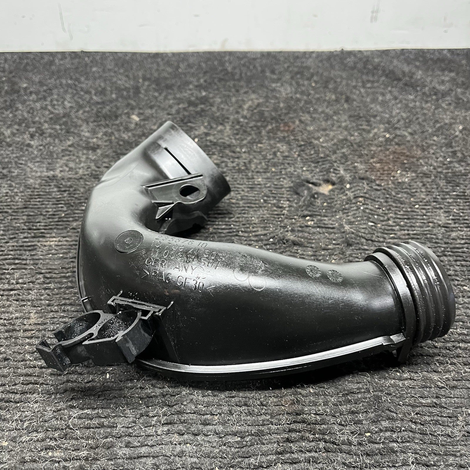 ☑️ 11-13 BMW E70 X5 N55 ENGINE LOWER AIR INTAKE TUBE HOSE PIPE DUCT OEM