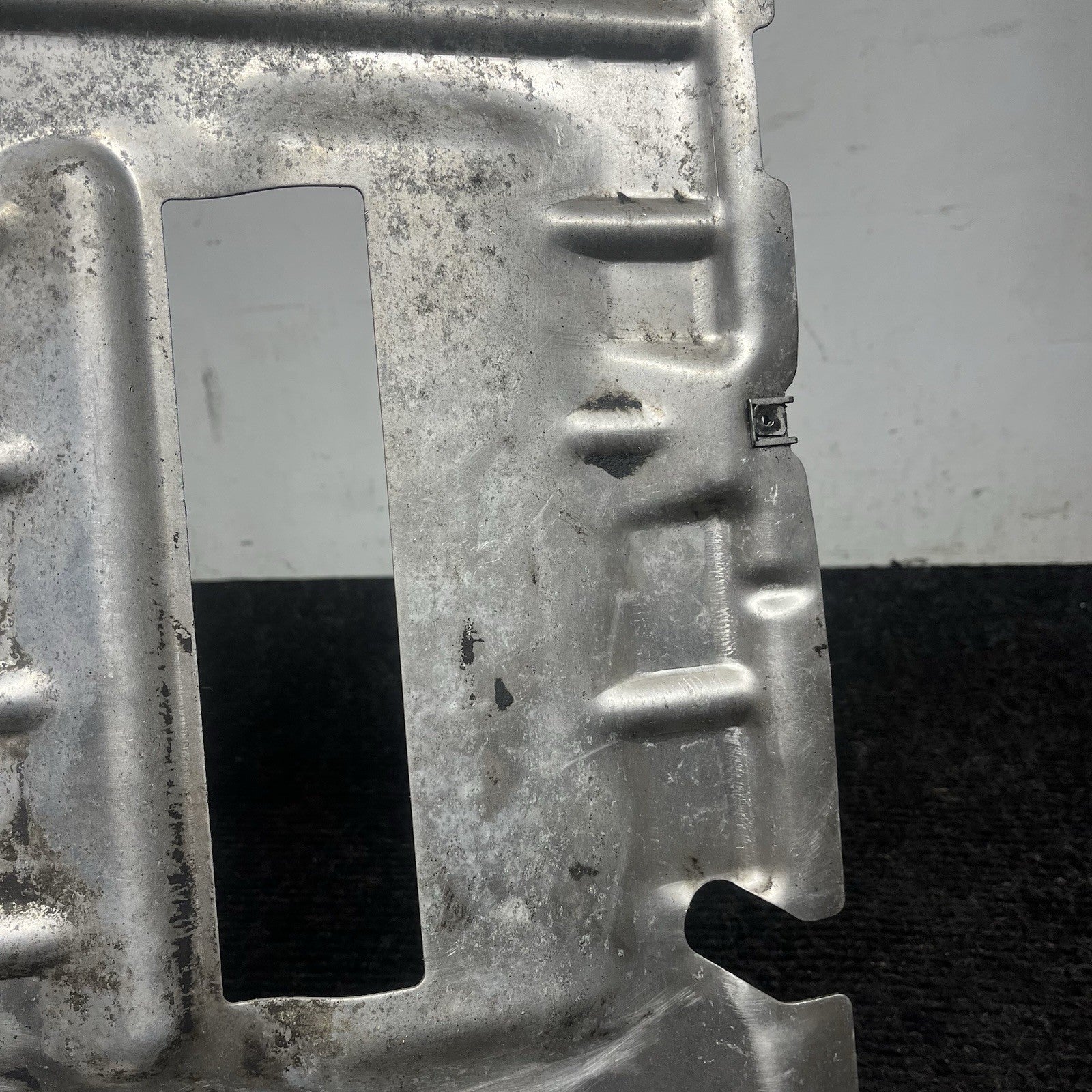 ☑️ 2007-2013 BMW X5 - Center Underbody Shield Panel / Liner 7158386