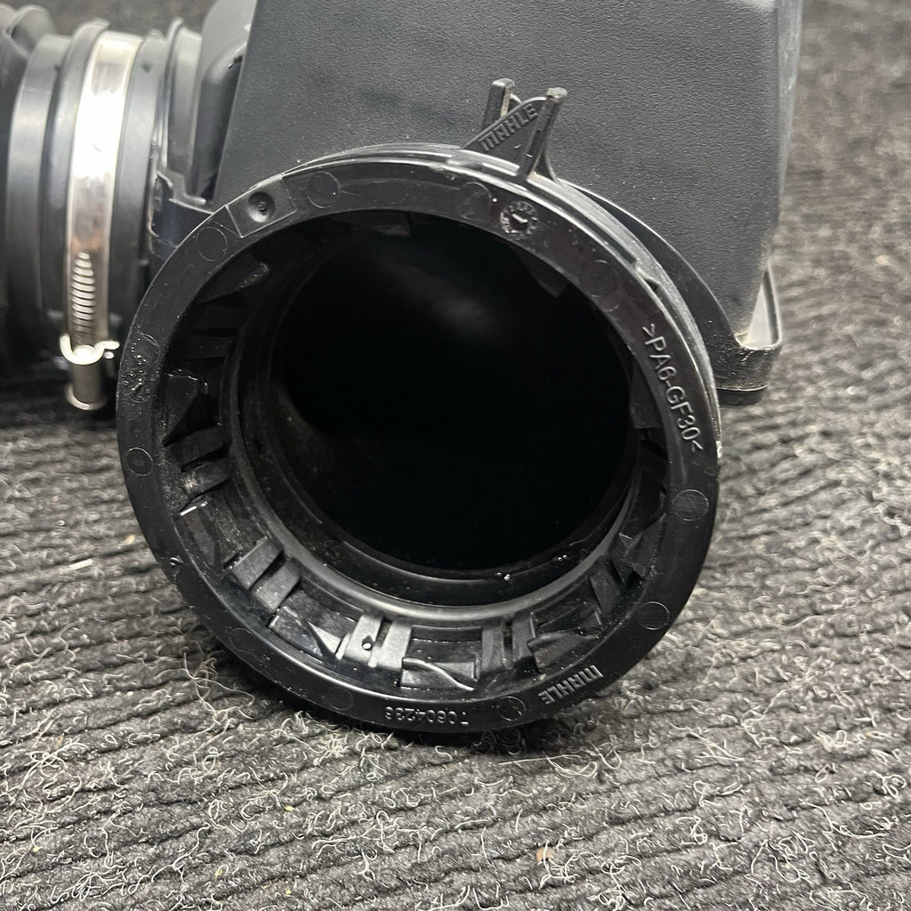 ☑️2016-2018 BMW F30 330I B48 2.0L FRONT ENGINE AIR INTAKE RESONATOR OEM 70604496