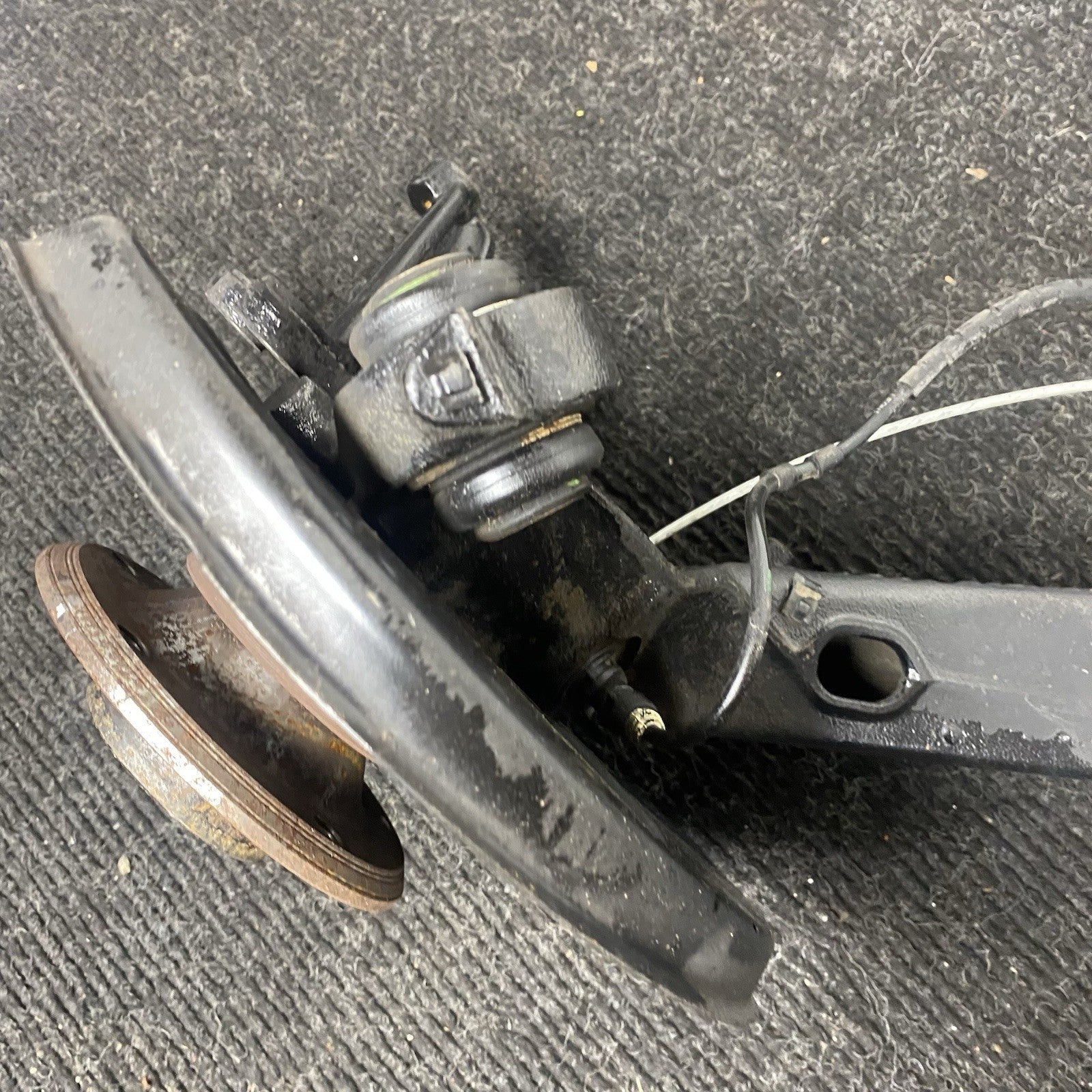 ☑️ 03-08 BMW E85 E86 Z4 Rear Right Passen Side Spindle Knuckle Hub w/ Shield OEM