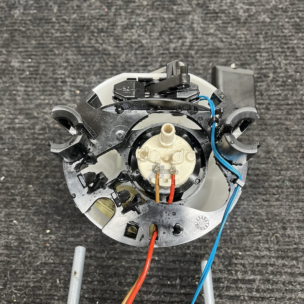 ☑️ 06-13 BMW E82 E88 E90 E91 E92 E93 135I 335I Fuel Pump OEM