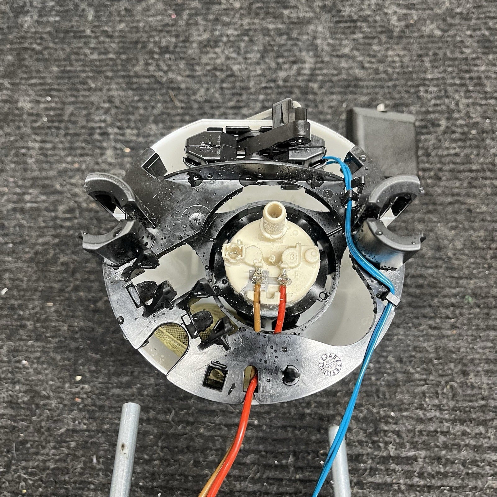 ☑️ 06-13 BMW E82 E88 E90 E91 E92 E93 135I 335I Fuel Pump OEM