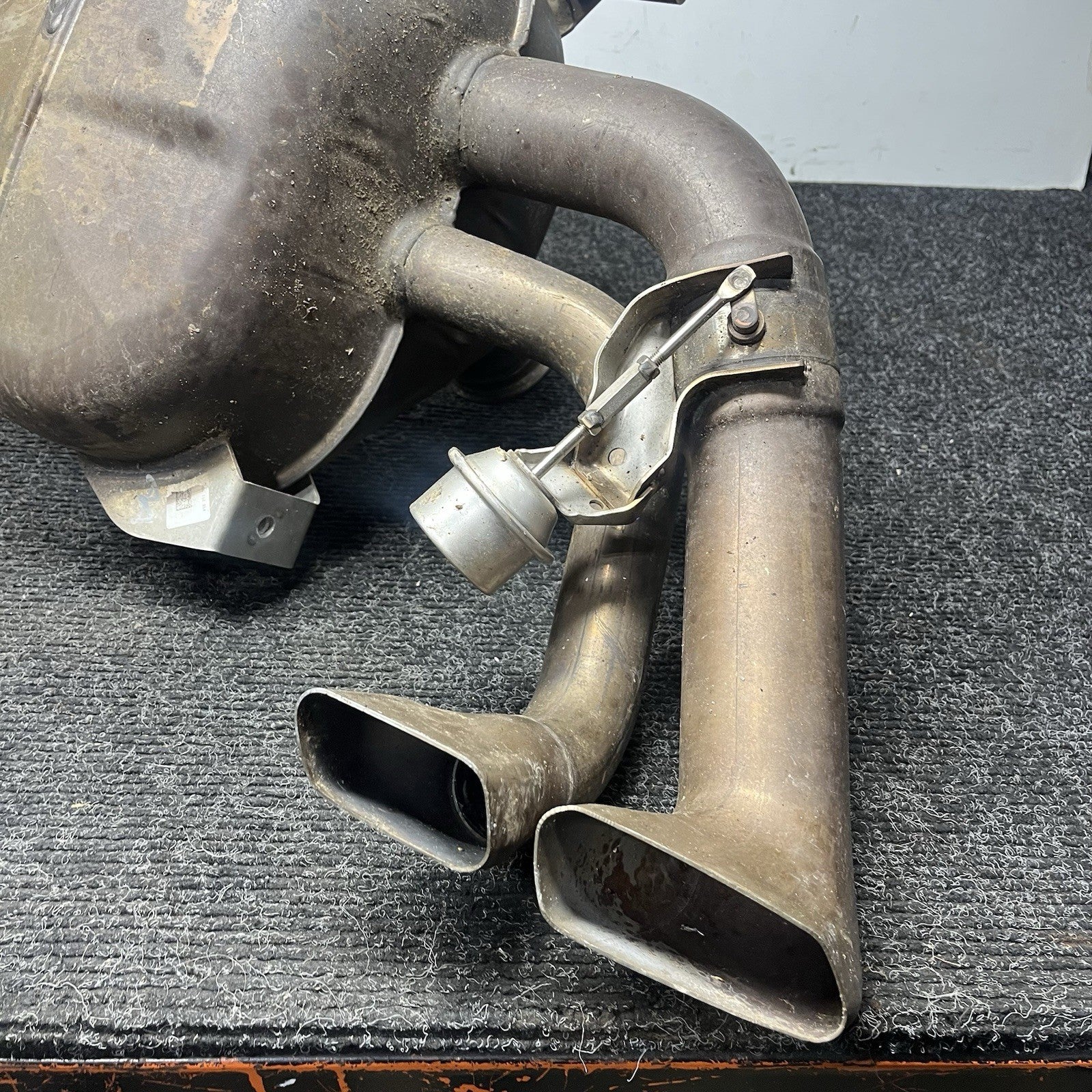 ☑️ 2011-2015 Audi R8 4.2L V8 Rear Exhaust Muffler System OEM