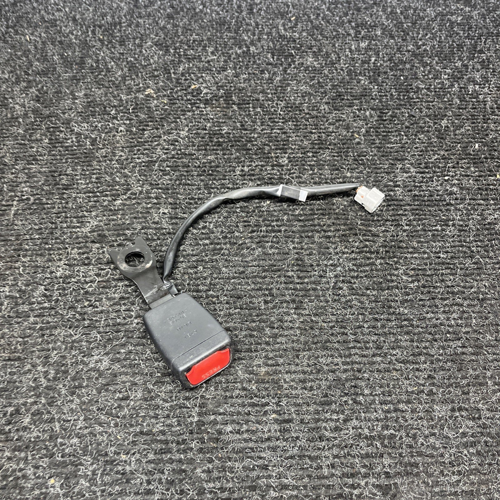 ☑️ 13-20 SUBARU BRZ - PASSENGER RIGHT FRONT SEAT BELT CLIP BUCKLE - OEM