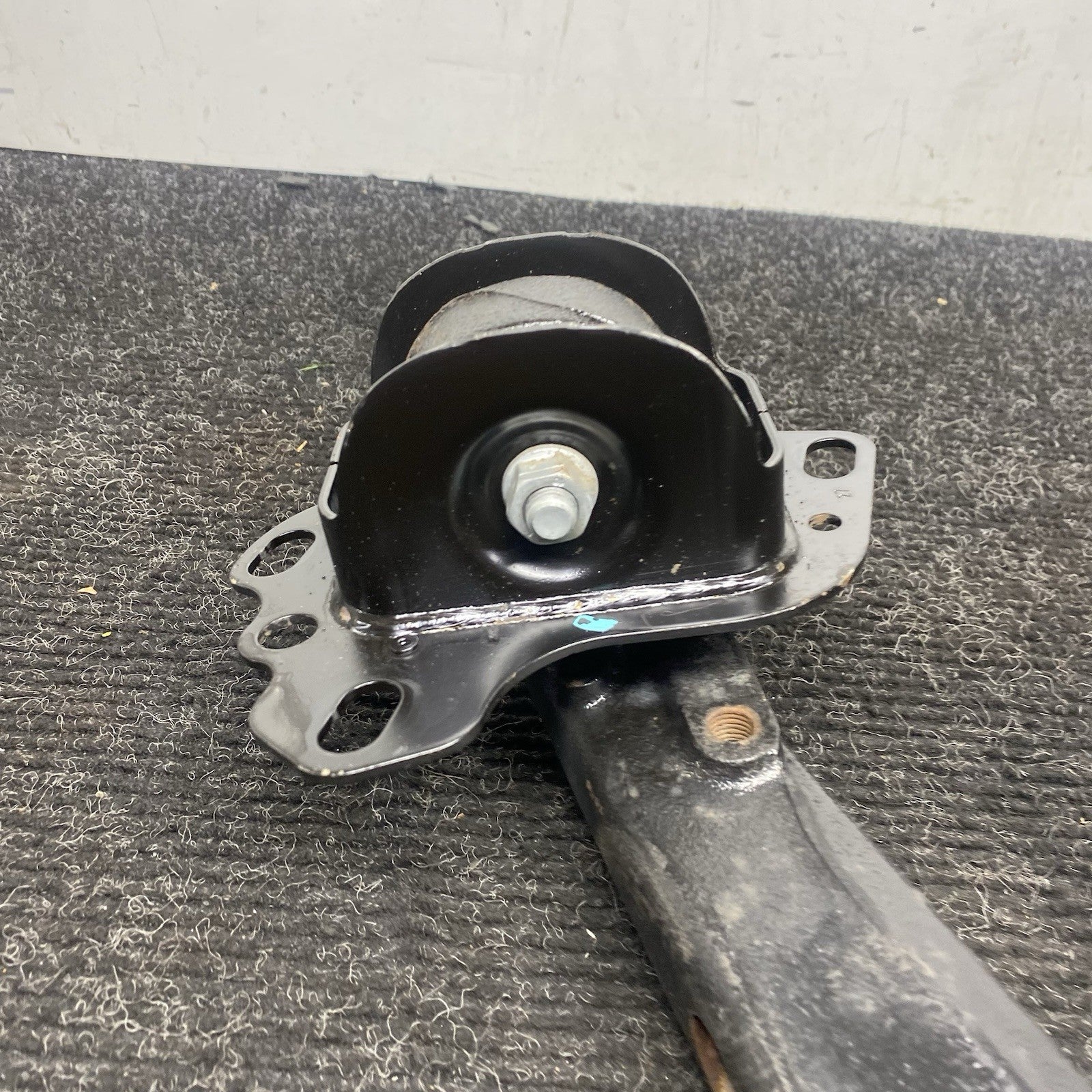 ☑️ 03-08 BMW E85 E86 Z4 Rear Right Passen Side Spindle Knuckle Hub w/ Shield OEM