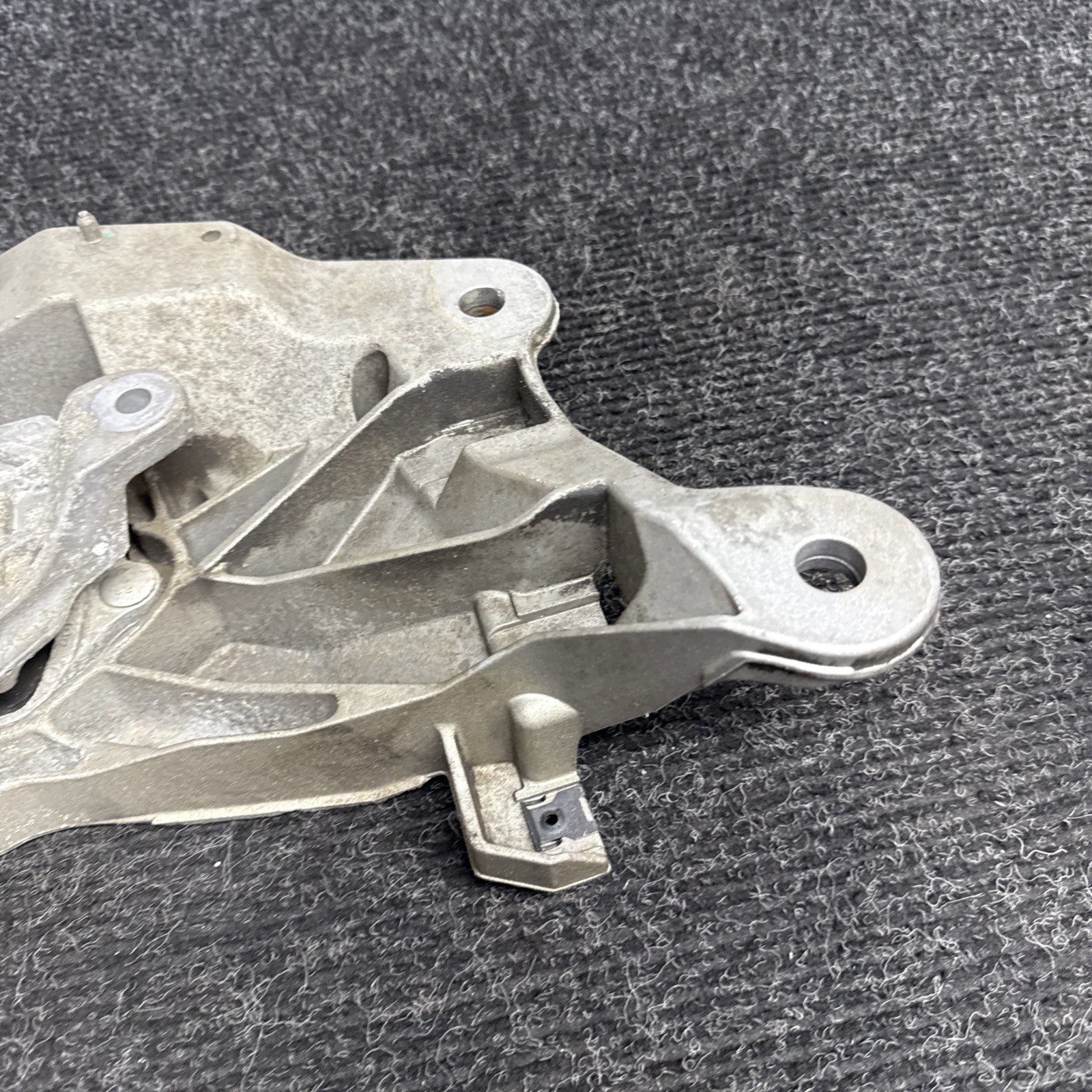 ☑️ 09-16 Audi A4 S4 S5 Q5 OEM Transmission Mount Crossmember Bracket 4H0399263