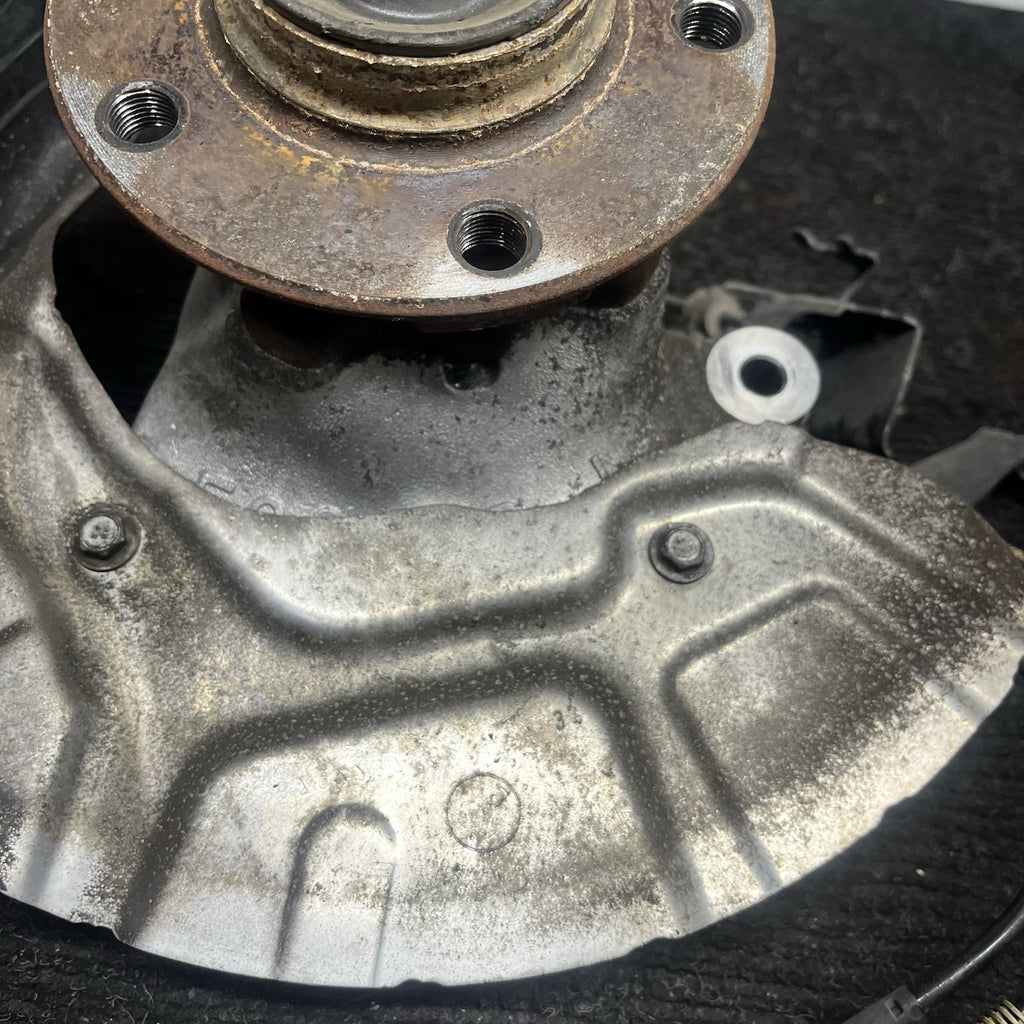 ☑️ 14-17 BMW F22 F23 M235i Front Left Driver Spindle Knuckle Hub RWD OEM