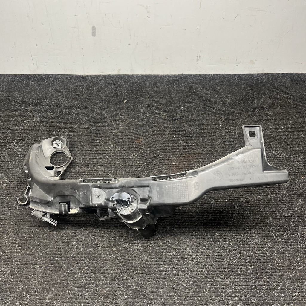 ☑️ 07-10 OEM BMW E92 E93 328 335 Right Passenger Headlight Bracket Carrier Mount