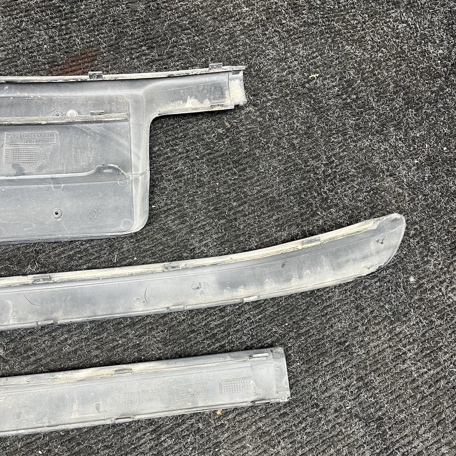 ☑️ 99-05 BMW 325i 330i 318i E46 Sedan Set Of Front Bumper Trim Molding