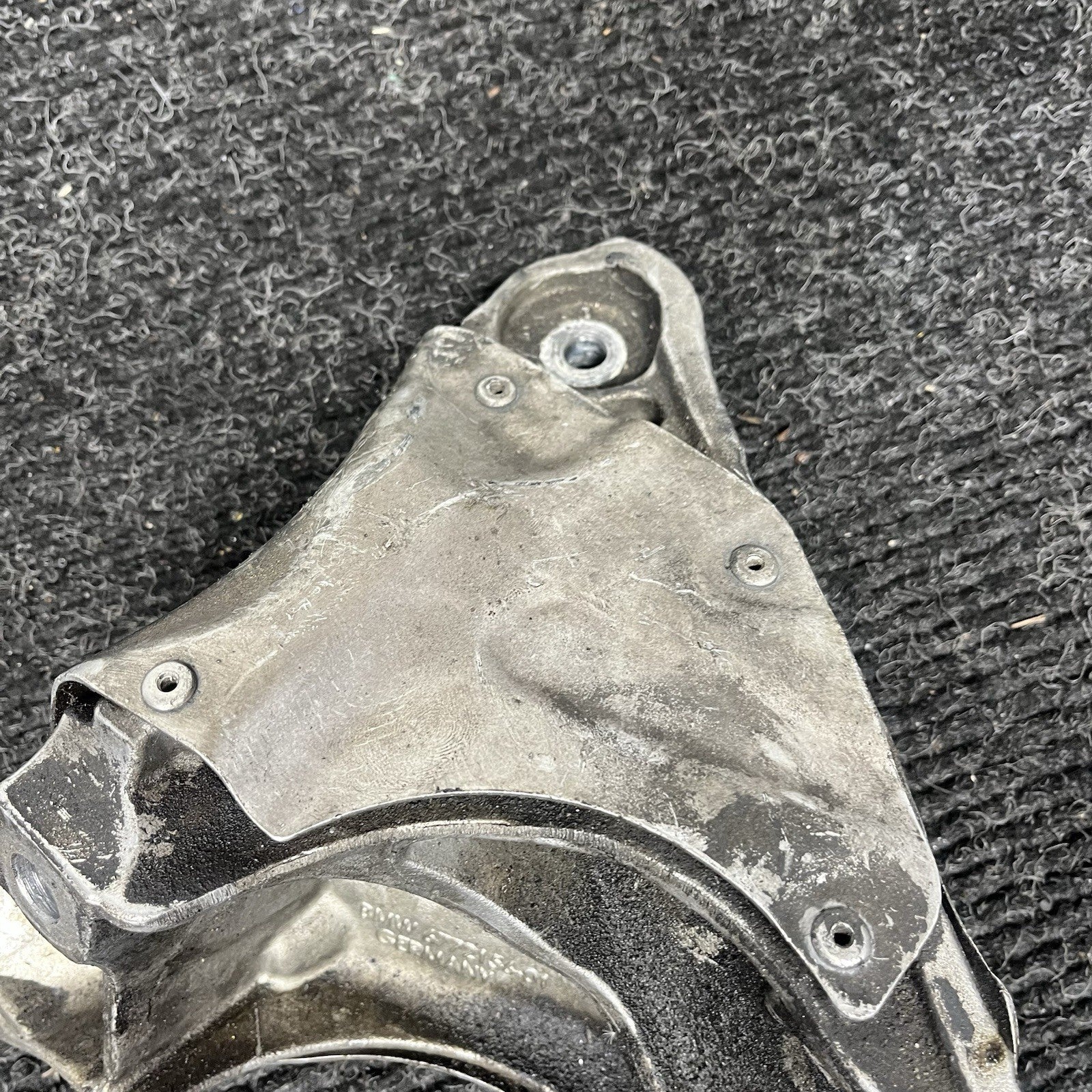07-11 BMW E82 E88 E90 E92 135I 335I N54 Z4 RIGHT PASSENGER ENGINE MOUNT BRACKET