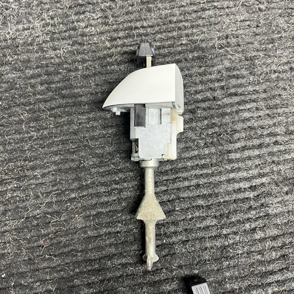 ☑️ 2008-2013 BMW E82 E88 135 Exterior Driver Door Handle Key Lock Set White OEM