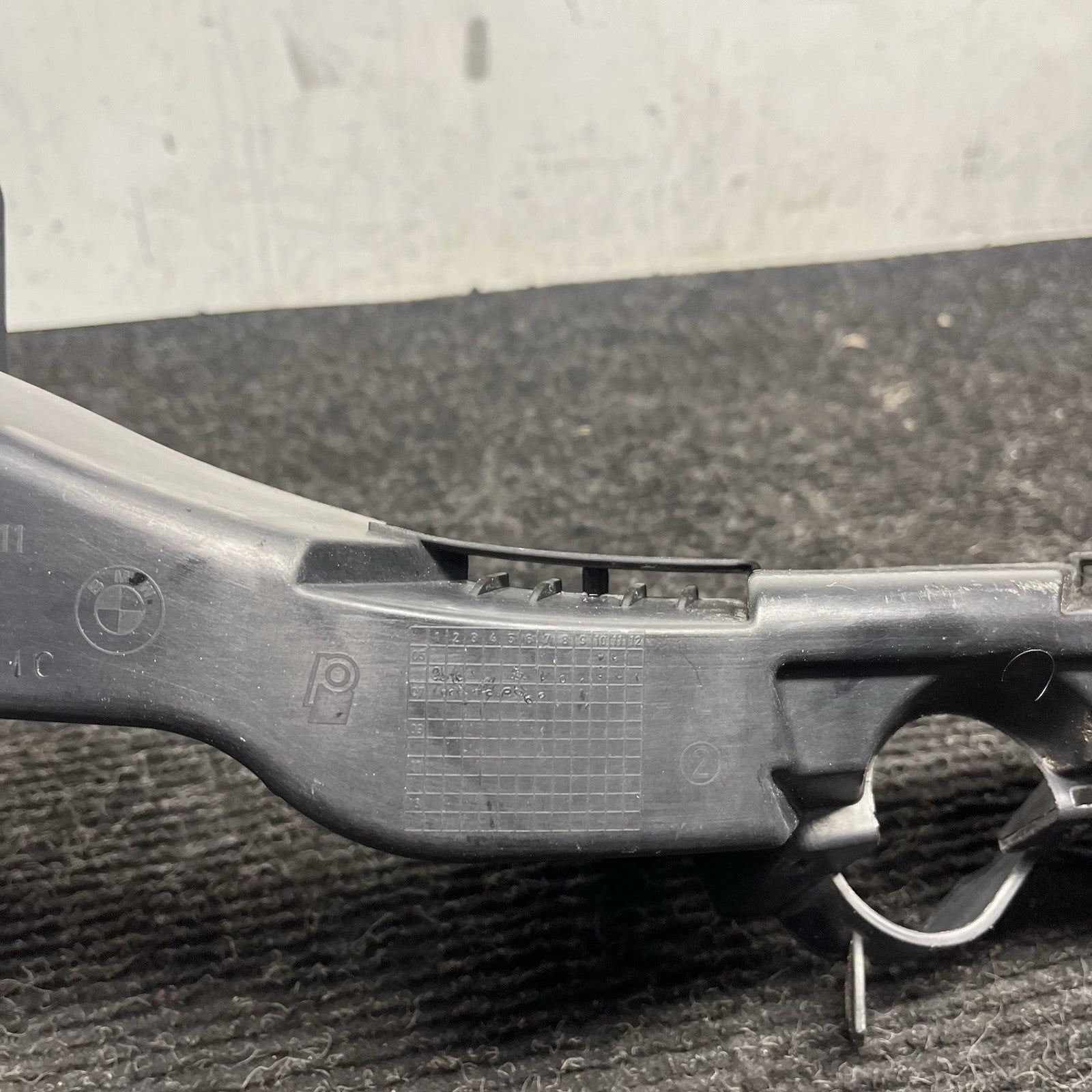 ☑️07-10 OEM BMW E92 E93 328 335 Left Driver Side Headlight Bracket Carrier Mount