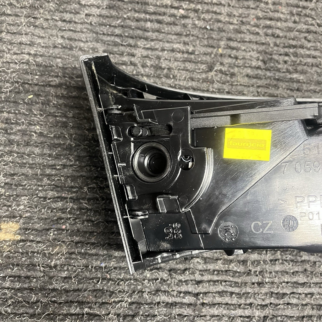☑️ 2008-2013 BMW 128i E82 E88 Front Right Side Dash AC A/C Air Vent 7059188 OEM