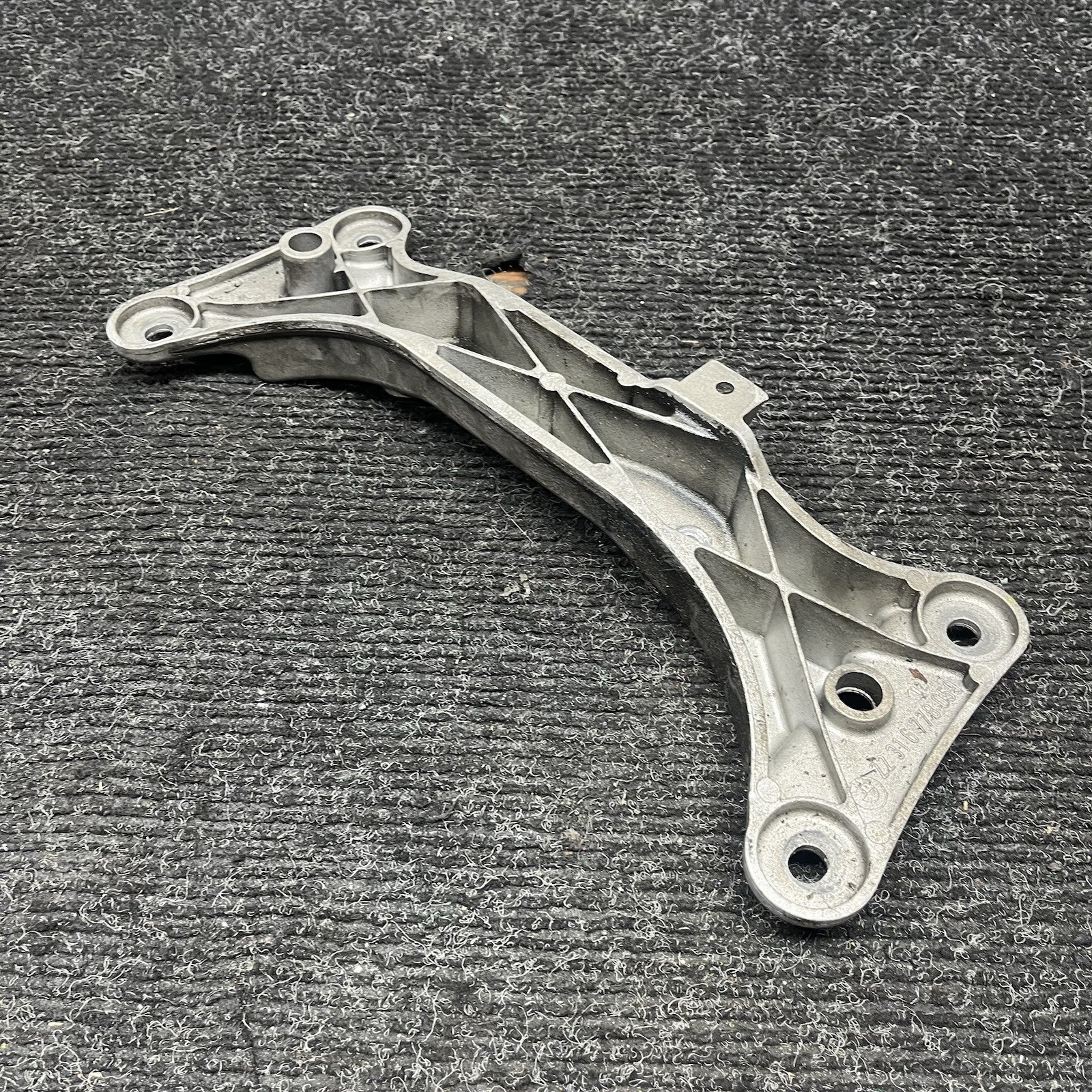 ☑️ 06-13 BMW E92 335i Automatic Transmission Mount Bracket Support OEM
