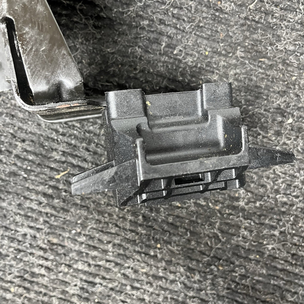 ☑️ 11-13 OEM BMW E92 E93 335is Radiator Support Left Driver Plate Bracket Mount
