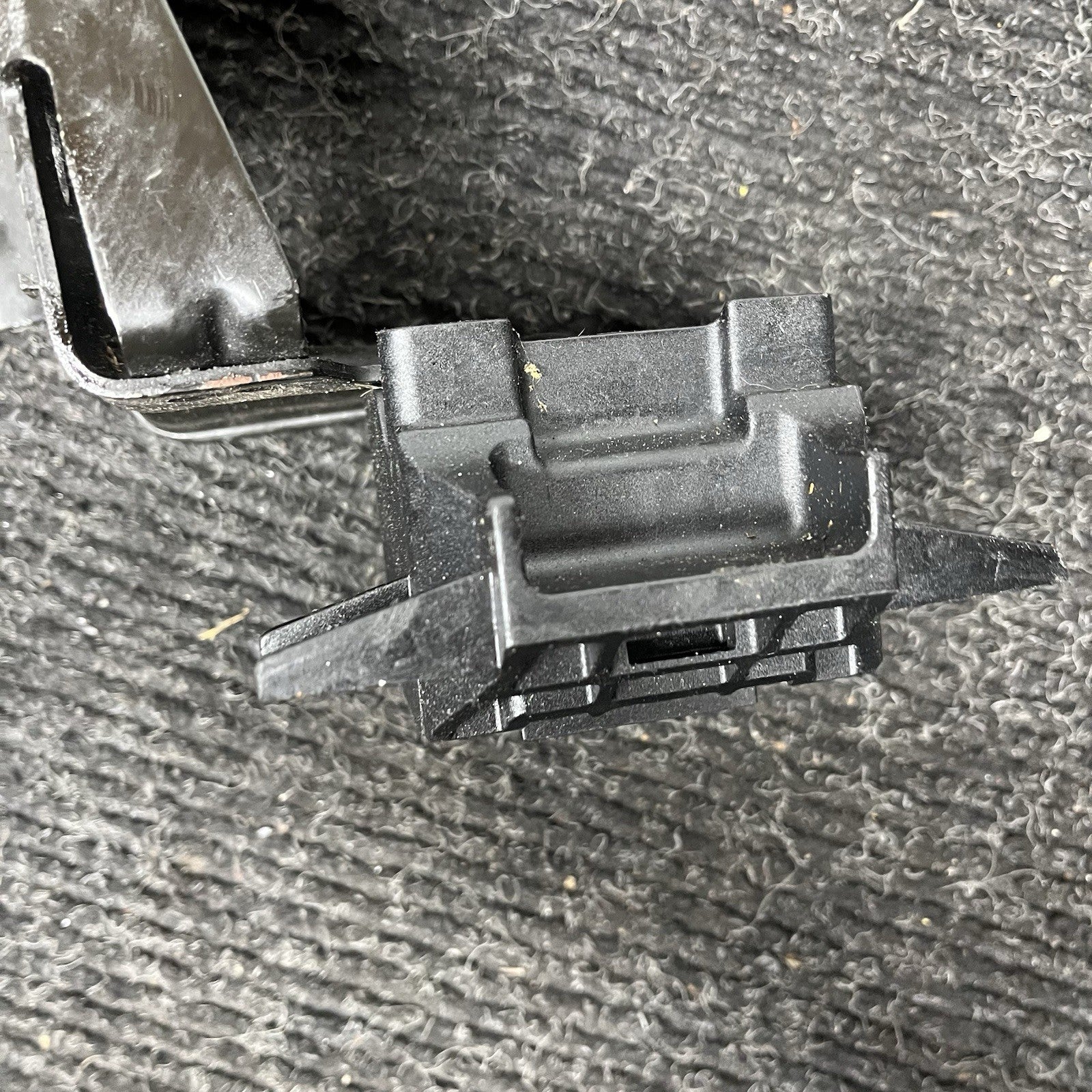☑️ 11-13 OEM BMW E92 E93 335is Radiator Support Left Driver Plate Bracket Mount