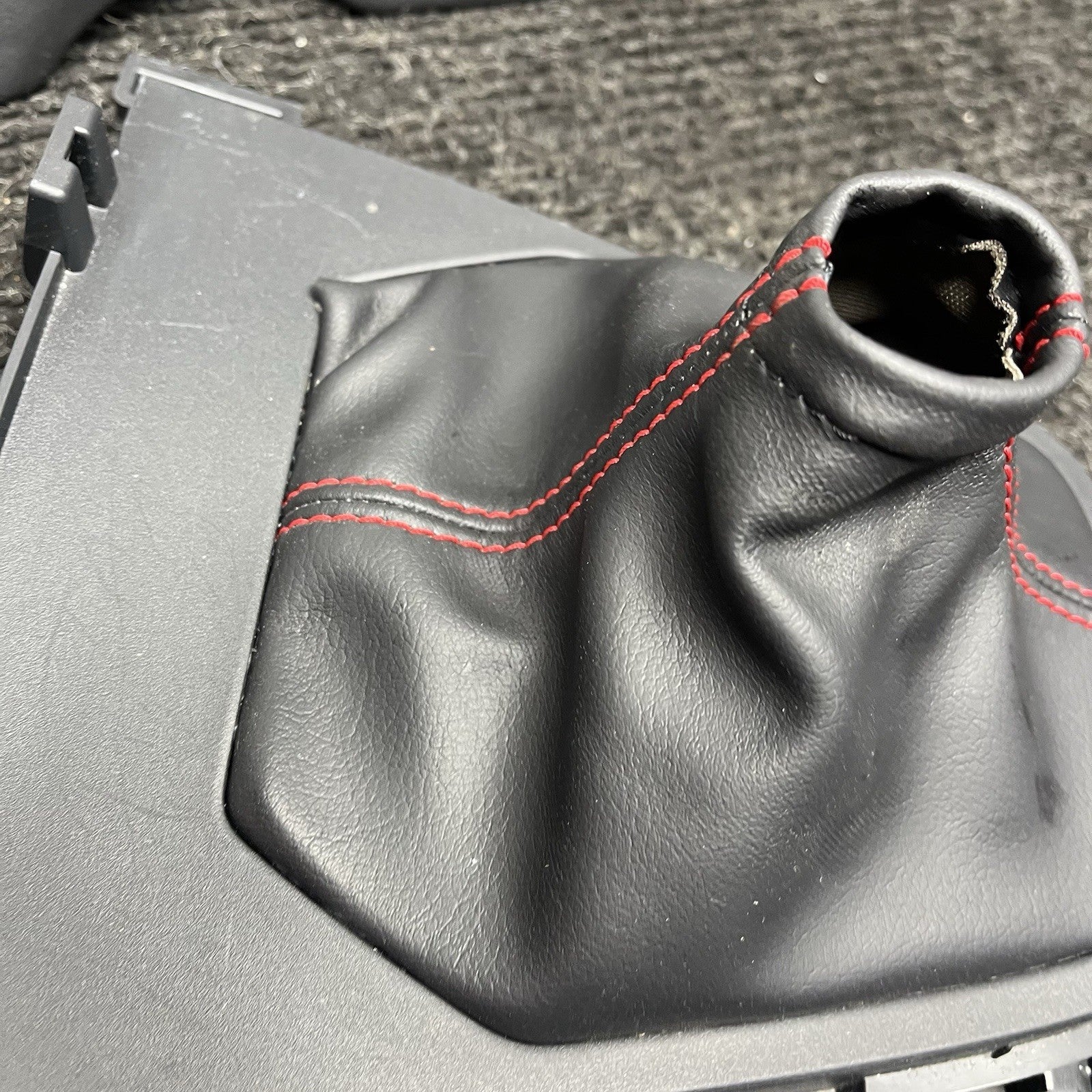 ☑️ 2022-2025 TOYOTA GR86 BRZ CONSOLE SHIFTER TOP BEZEL TRIM PANEL BRAKE BOOT OEM