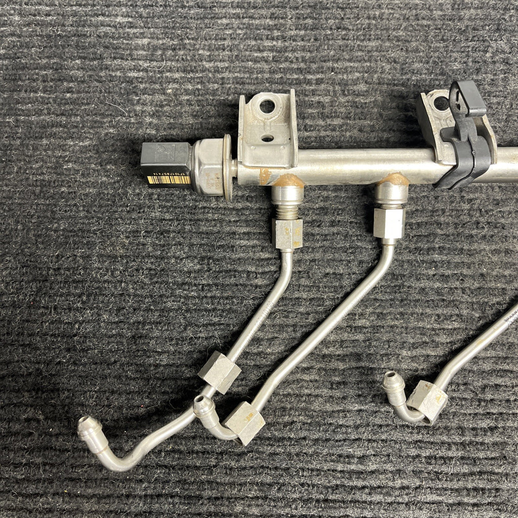 ☑️ BMW E88 E92 E60 135 335 535 N54 Engine High Pressure Fuel Rail Line Unit OEM